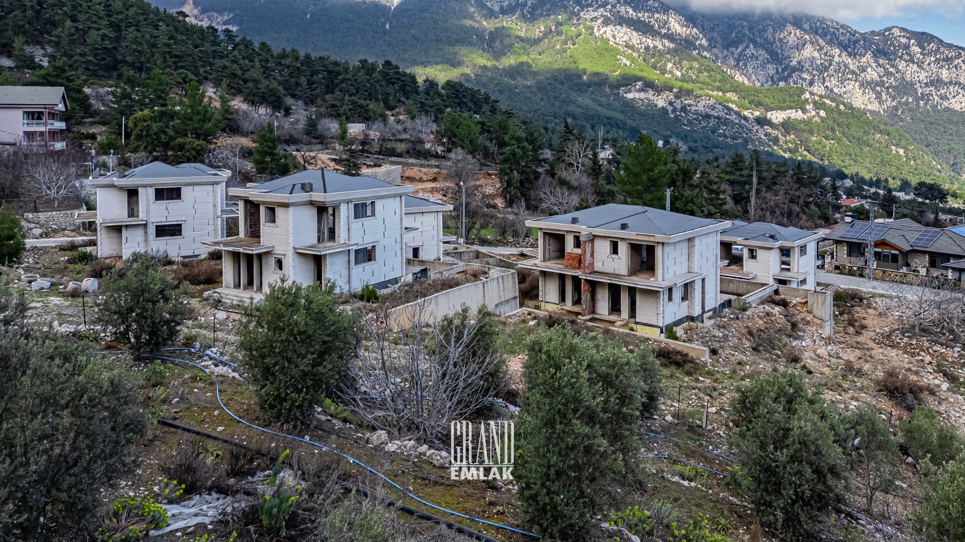KEMER BEYCİK’TE, TOPLAM 6.700 m2 ARSA VE 8 NATAMAM VİLLA (24)