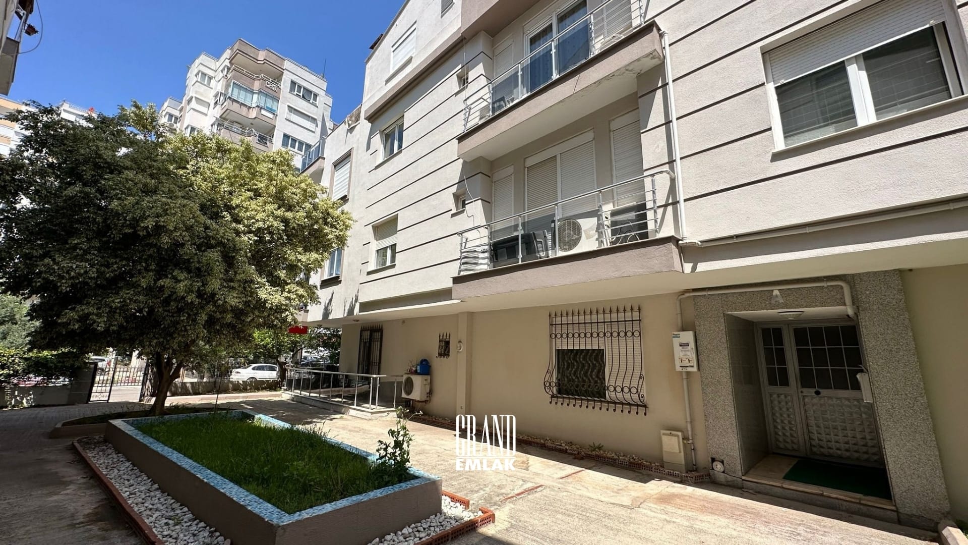 Antalya, Güzeloba’da Anadolu Hastanesi Yakını 3+1 Satılık Dubleks Daire