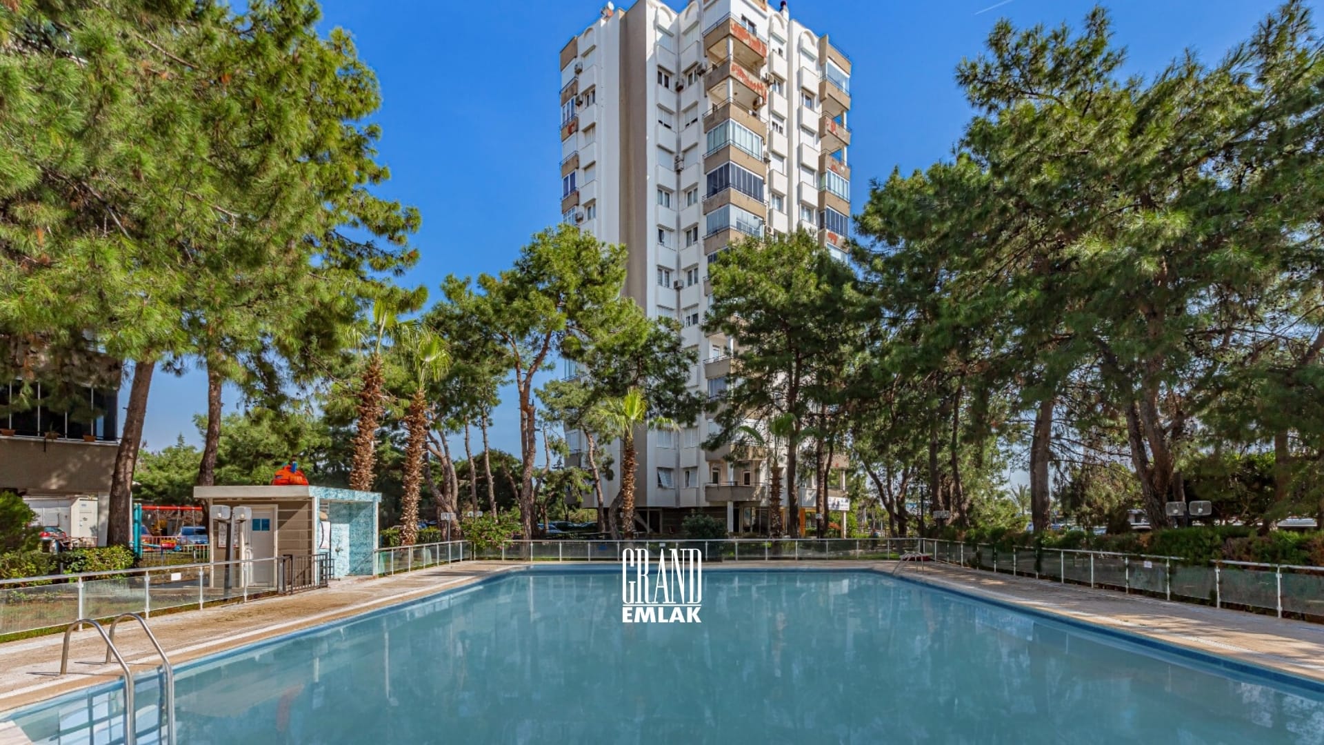 Antalya, Konyaaltı, Altınkum Mahallesi’nde Deniz Manzaralı Full Eşyalı 3+1 Satılık Daire (1)