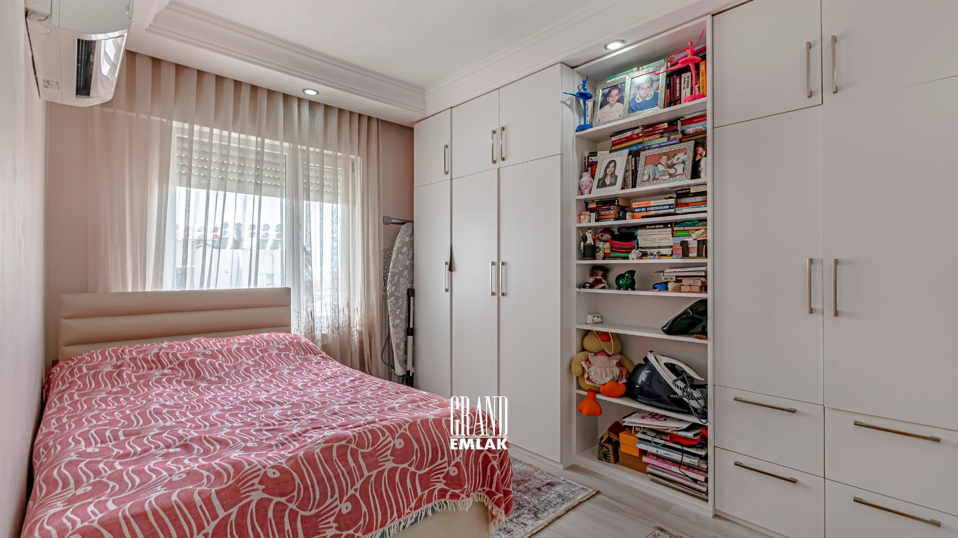 Antalya, Konyaaltı, Altınkum Mahallesi’nde Deniz Manzaralı Full Eşyalı 3+1 Satılık Daire (17)