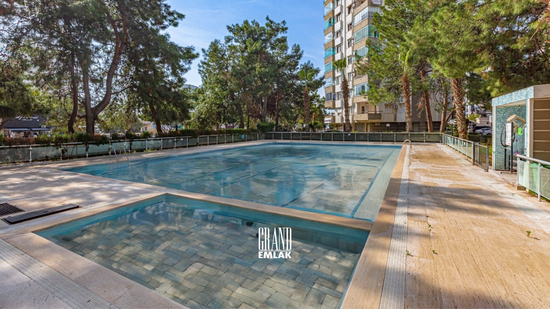Antalya, Konyaaltı, Altınkum Mahallesi’nde Deniz Manzaralı Full Eşyalı 3+1 Satılık Daire (2)