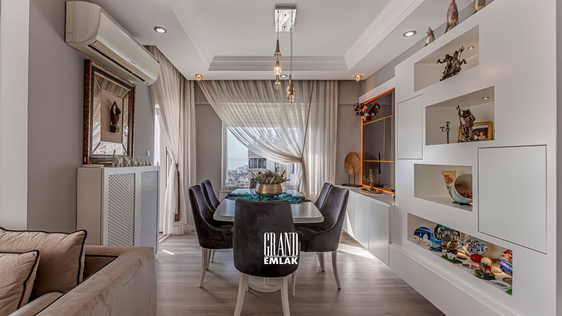 Antalya, Konyaaltı, Altınkum Mahallesi’nde Deniz Manzaralı Full Eşyalı 3+1 Satılık Daire (3)