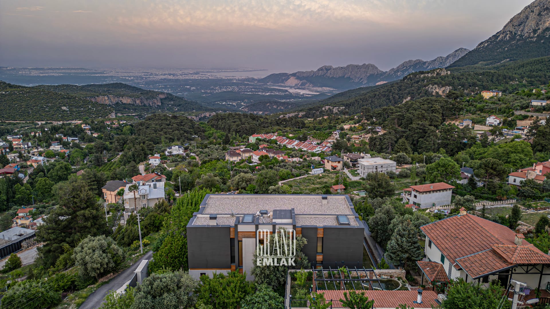 Geyikbayırı’nda Prestij, Lüks ve Konforun Buluştuğu, Deniz ve Doğa Manzaralı 5+1 Satılık Villa (4) AKŞAM