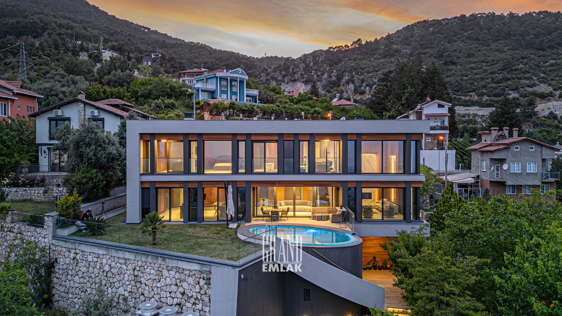 Geyikbayırı’nda Prestij, Lüks ve Konforun Buluştuğu, Deniz ve Doğa Manzaralı 5+1 Satılık Villa (9) AKŞAM