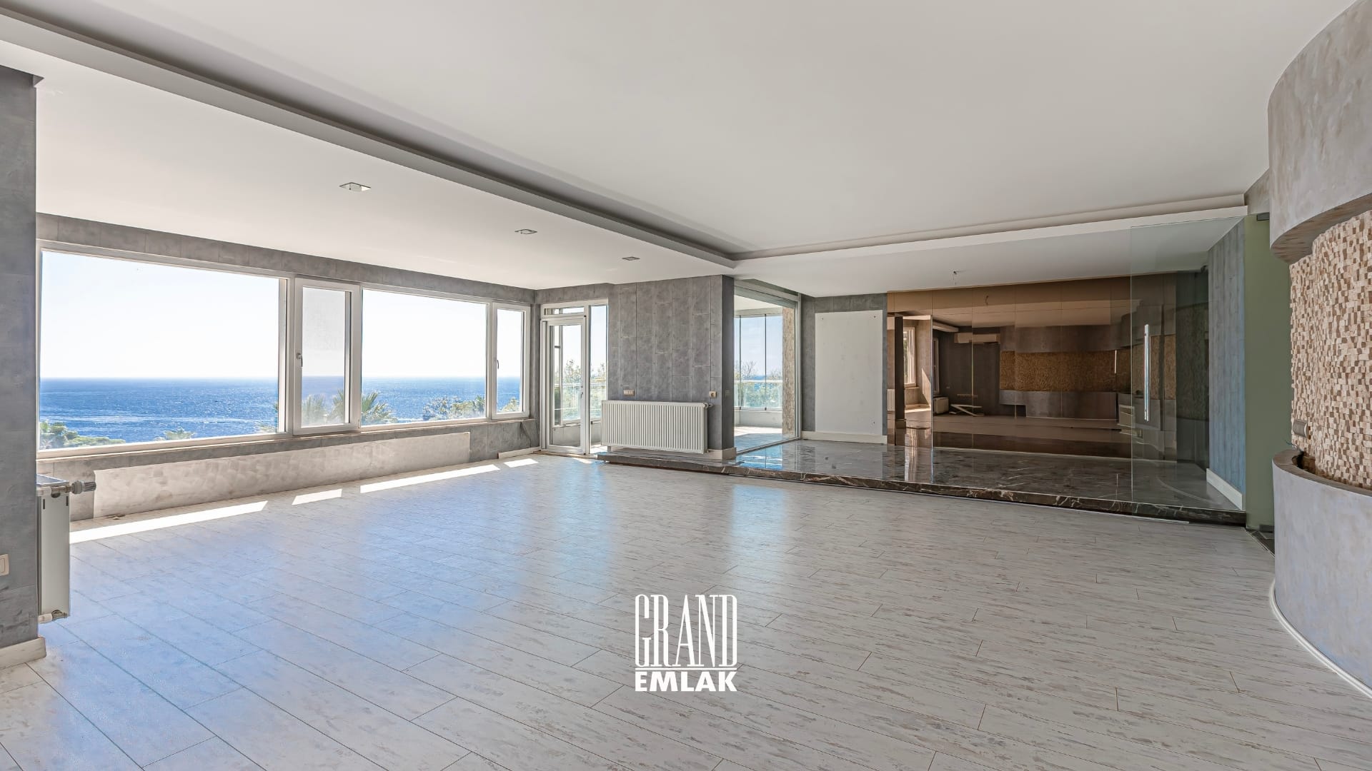 Eski Lara, Uzaş Sitesi’nde Denize Sıfır 3+1 Satılık Daireeee (1)