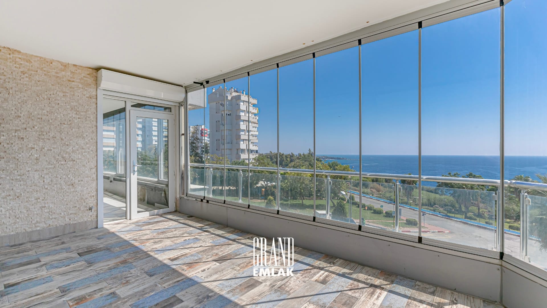 Eski Lara, Uzaş Sitesi’nde Denize Sıfır 3+1 Satılık Daireeee (12)