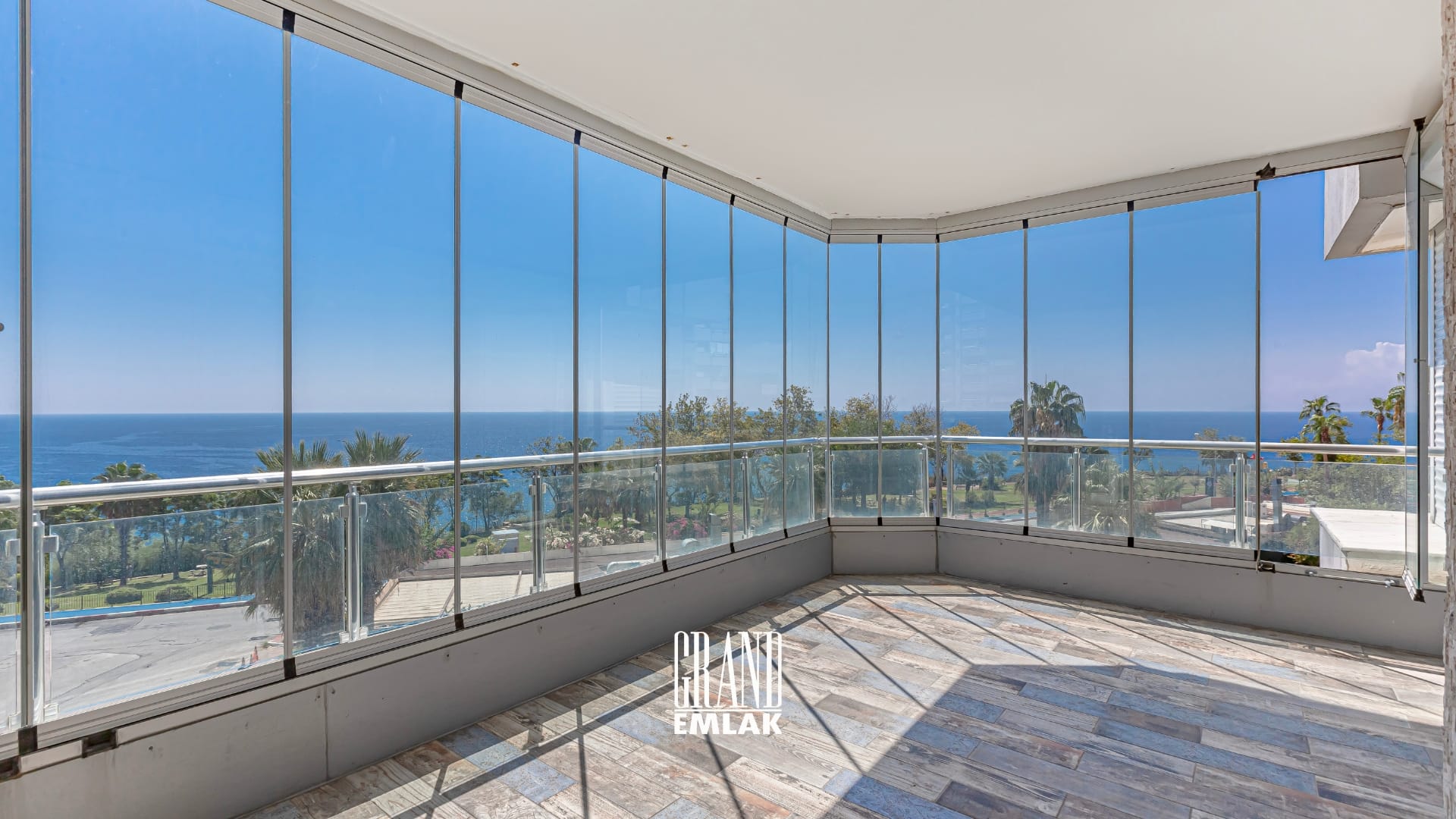 Eski Lara, Uzaş Sitesi’nde Denize Sıfır 3+1 Satılık Daireeee (13)