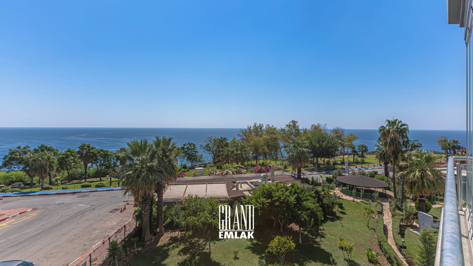 Eski Lara, Uzaş Sitesi’nde Denize Sıfır 3+1 Satılık Daireeee (15)