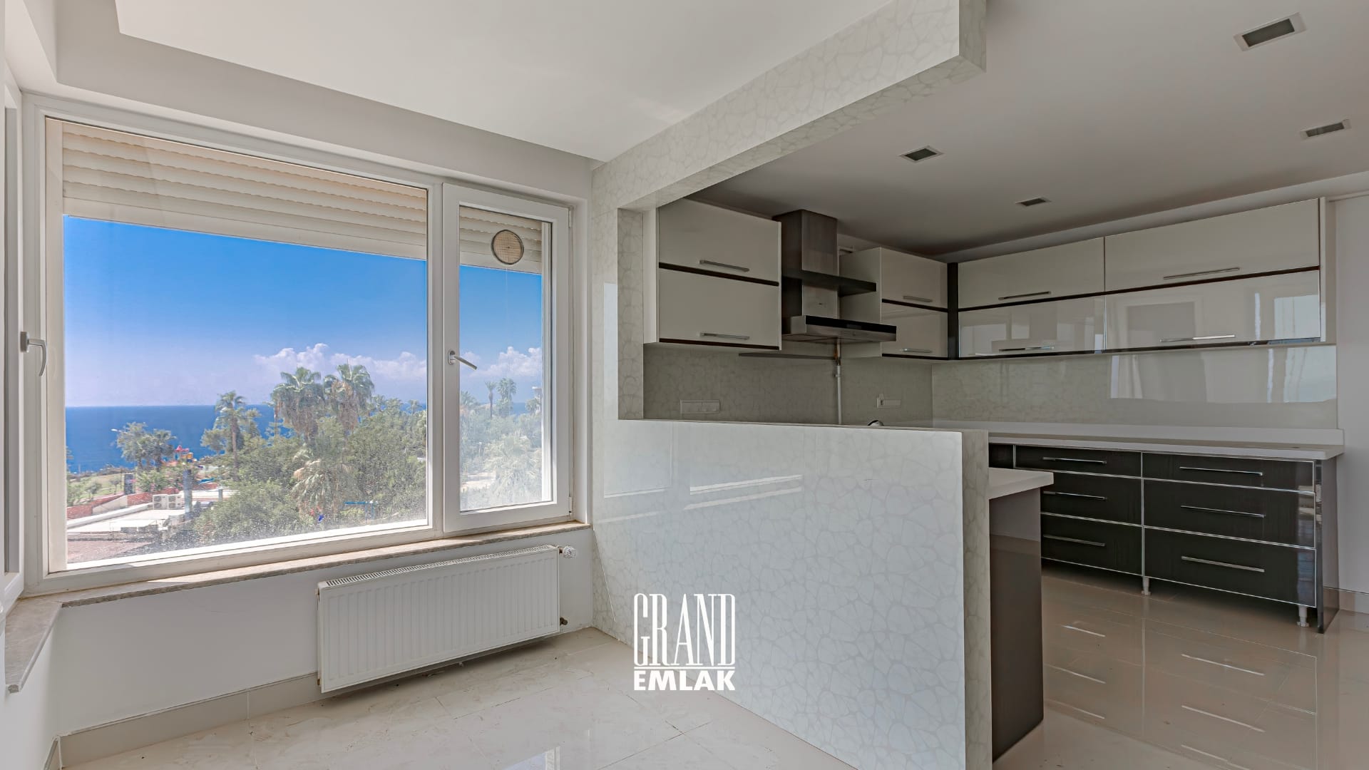 Eski Lara, Uzaş Sitesi’nde Denize Sıfır 3+1 Satılık Daireeee (16)