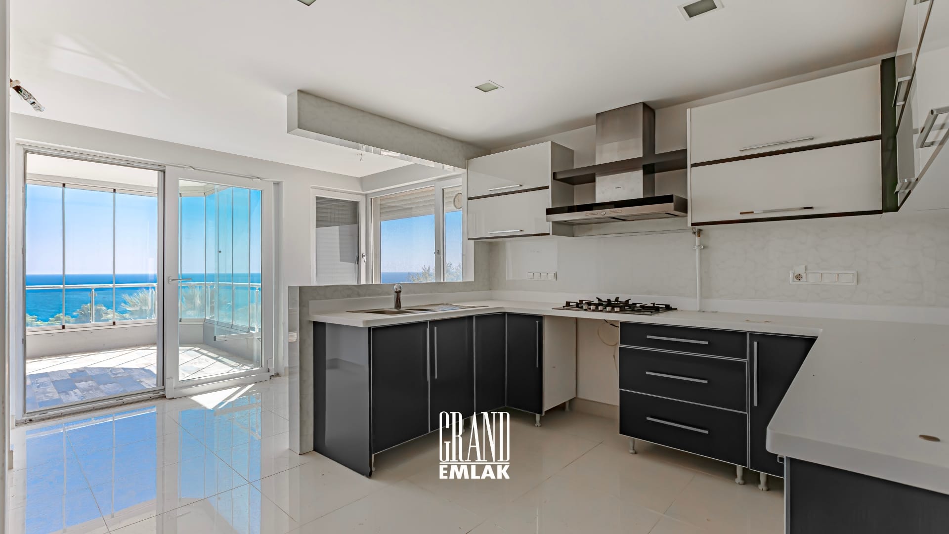 Eski Lara, Uzaş Sitesi’nde Denize Sıfır 3+1 Satılık Daireeee (17)