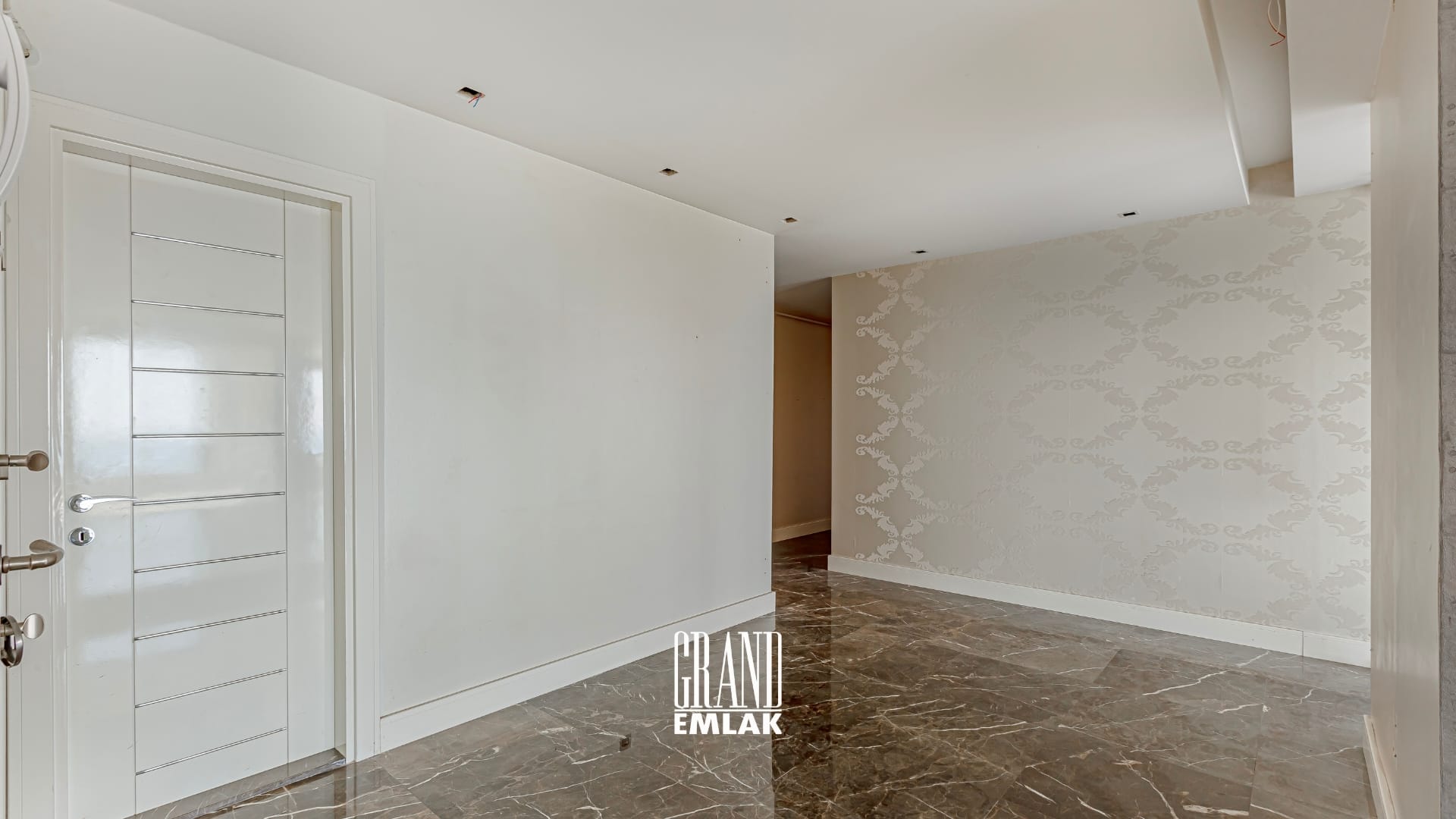 Eski Lara, Uzaş Sitesi’nde Denize Sıfır 3+1 Satılık Daireeee (19)