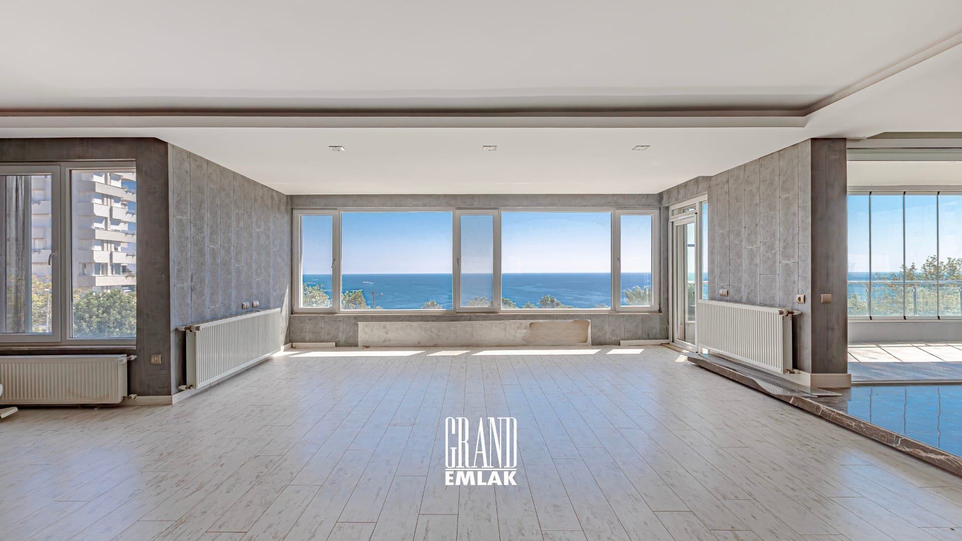 Eski Lara, Uzaş Sitesi’nde Denize Sıfır 3+1 Satılık Daireeee (2)