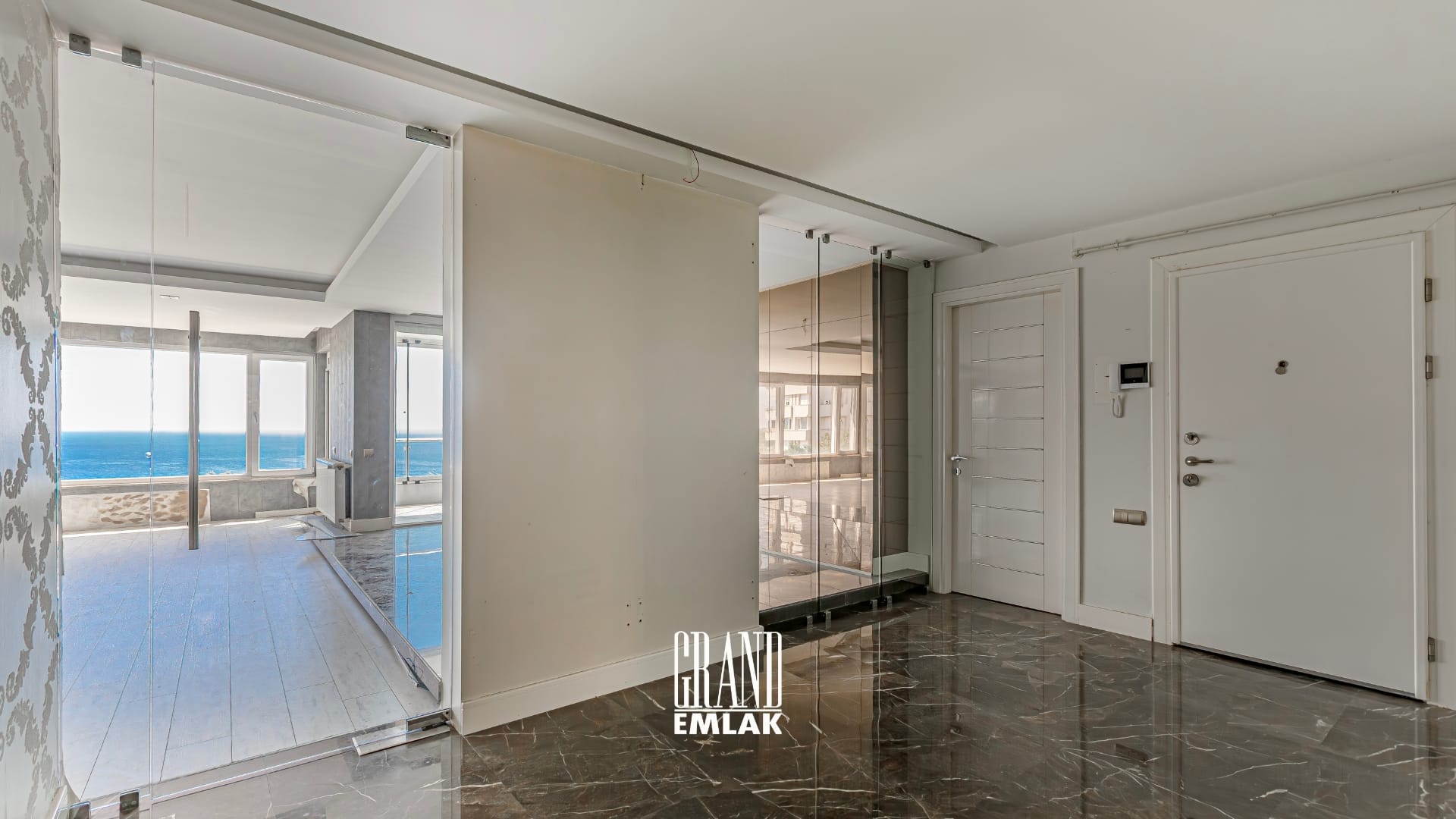 Eski Lara, Uzaş Sitesi’nde Denize Sıfır 3+1 Satılık Daireeee (20)