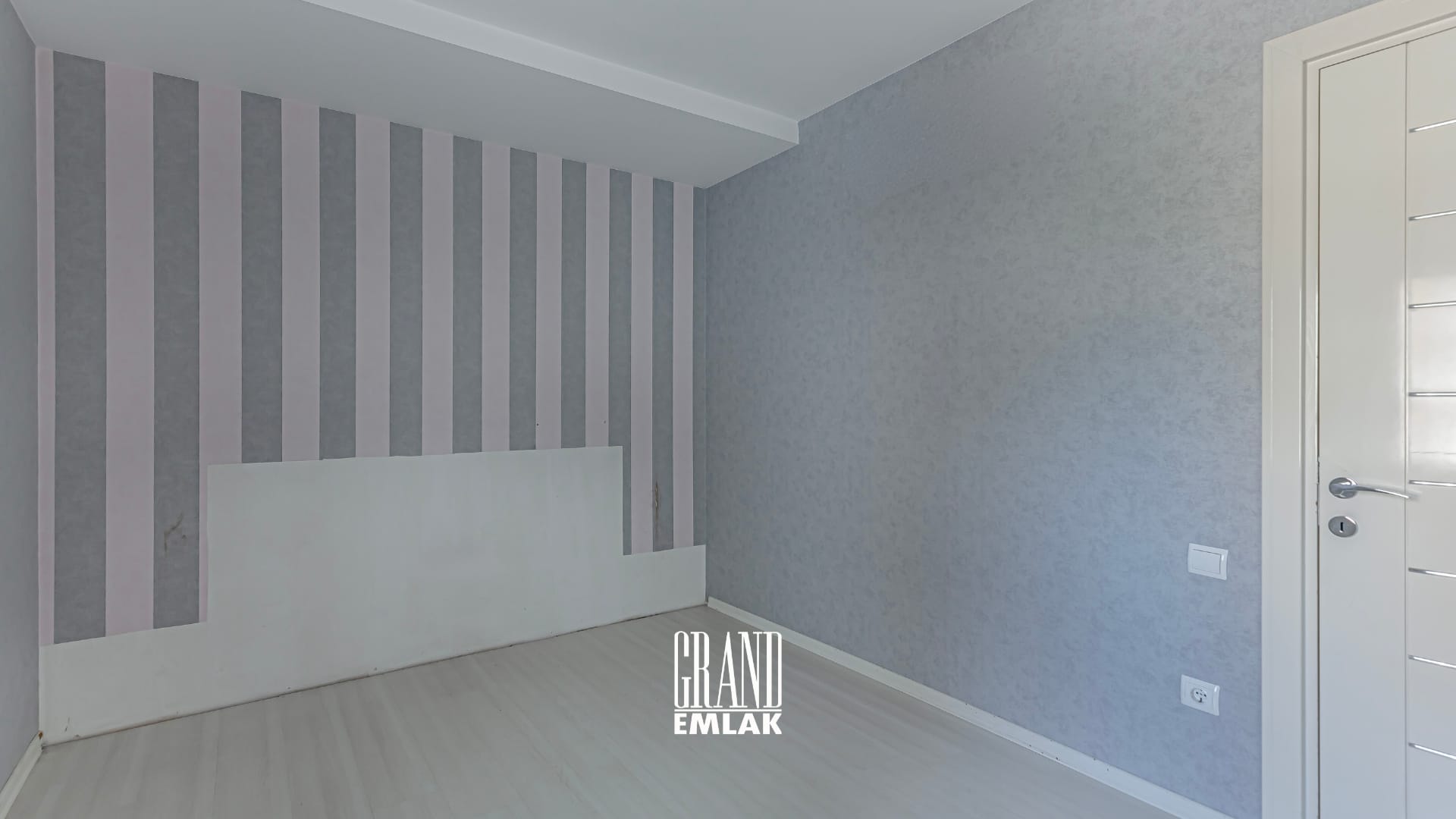 Eski Lara, Uzaş Sitesi’nde Denize Sıfır 3+1 Satılık Daireeee (22)