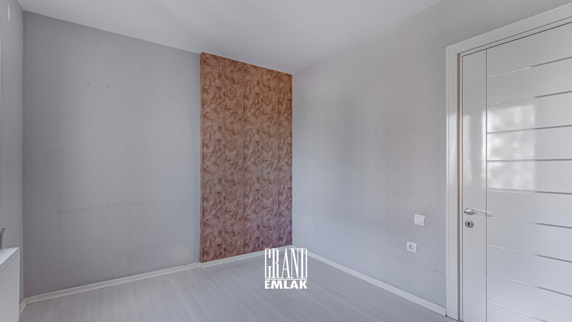 Eski Lara, Uzaş Sitesi’nde Denize Sıfır 3+1 Satılık Daireeee (25)