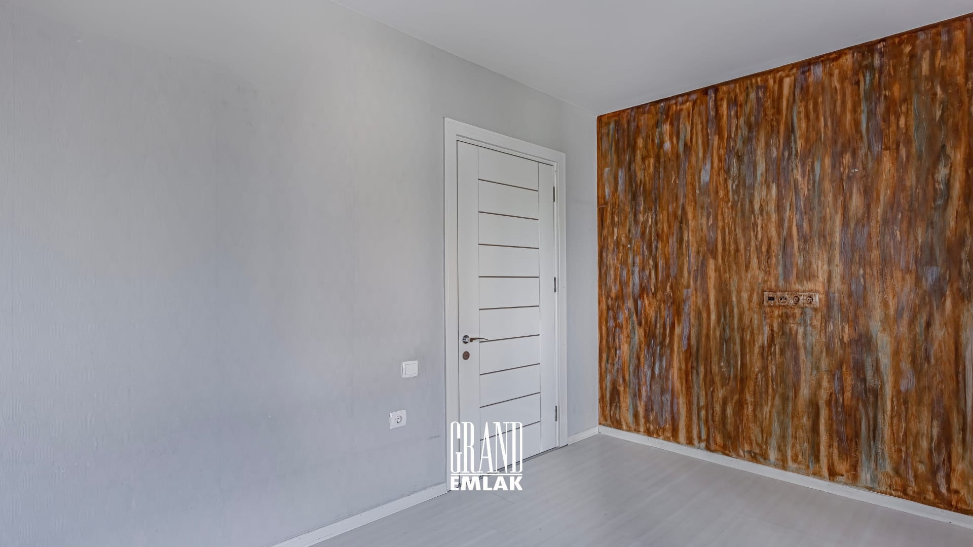 Eski Lara, Uzaş Sitesi’nde Denize Sıfır 3+1 Satılık Daireeee (26)