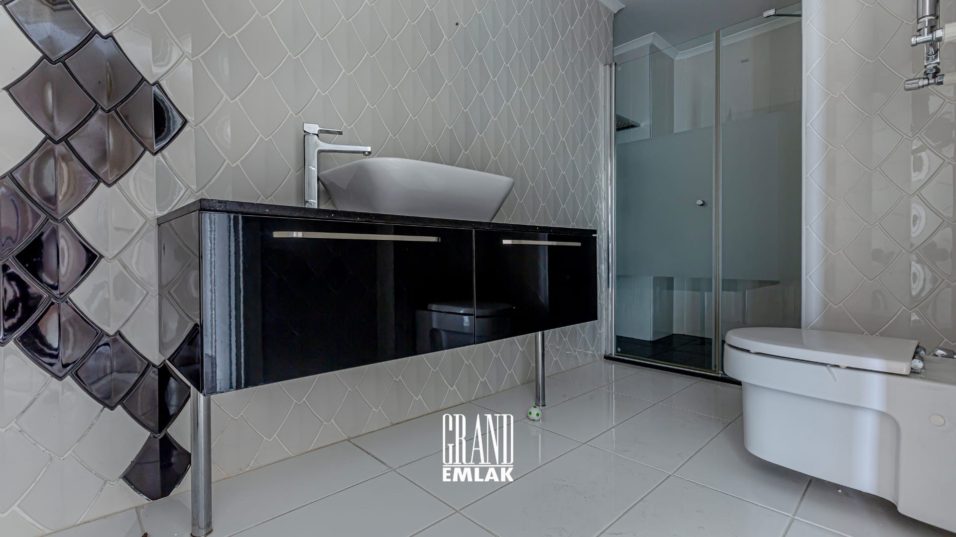 Eski Lara, Uzaş Sitesi’nde Denize Sıfır 3+1 Satılık Daireeee (32)