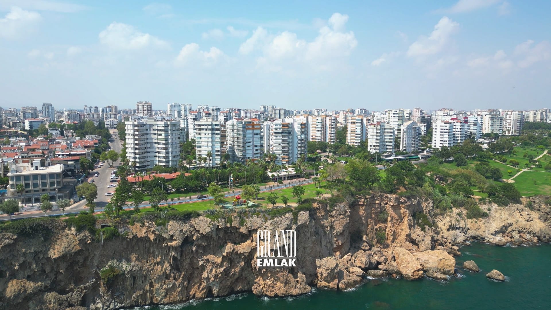 Eski Lara’da Özellikli Sitede Denize Sıfır 3+1 Satılık Daire uzaş sitesi (3)