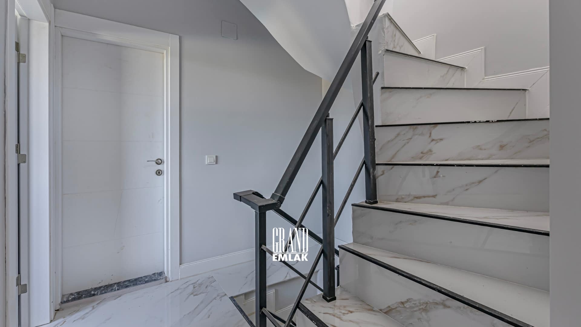 Kadriye’de Site İçerisinde 3+2 Satılık Villa (23)