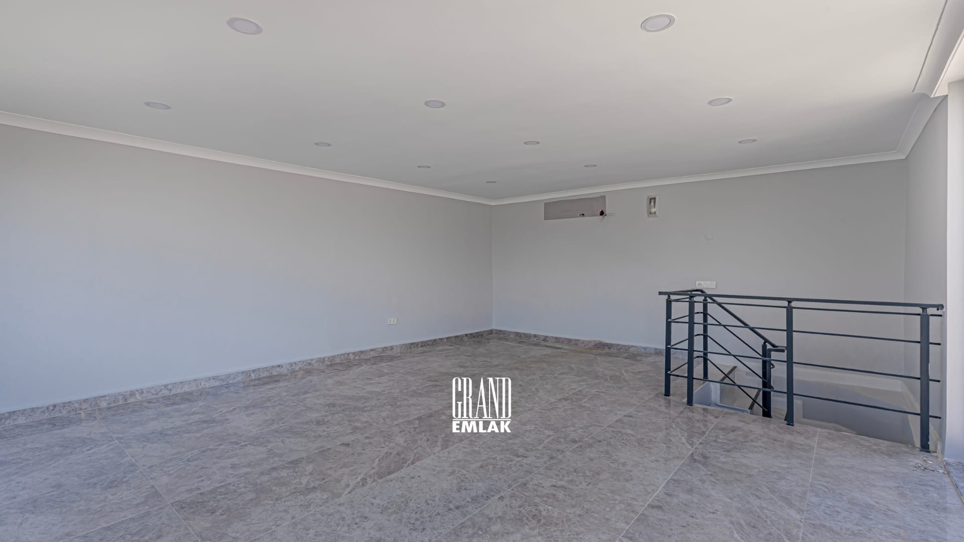 Kadriye’de Site İçerisinde 3+2 Satılık Villa (26)
