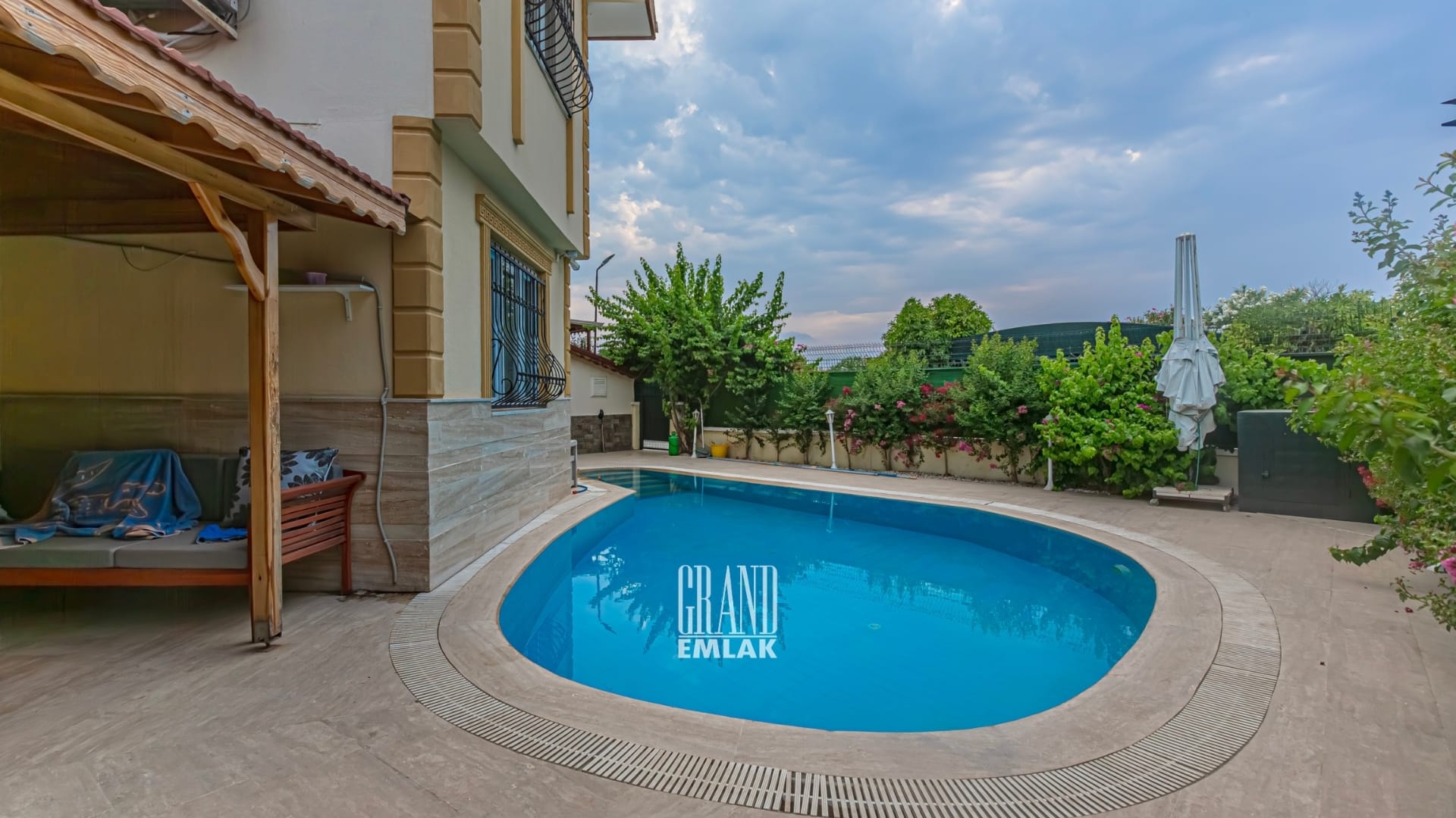 Kadriye’de Site İçerisinde Müstakil Havuzlu 4+1 Satılık Villa (37)