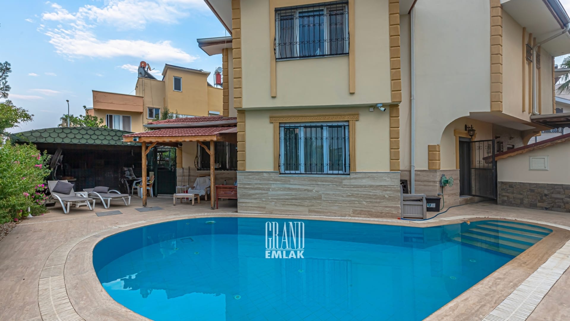 Kadriye’de Site İçerisinde Müstakil Havuzlu 4+1 Satılık Villa (38)