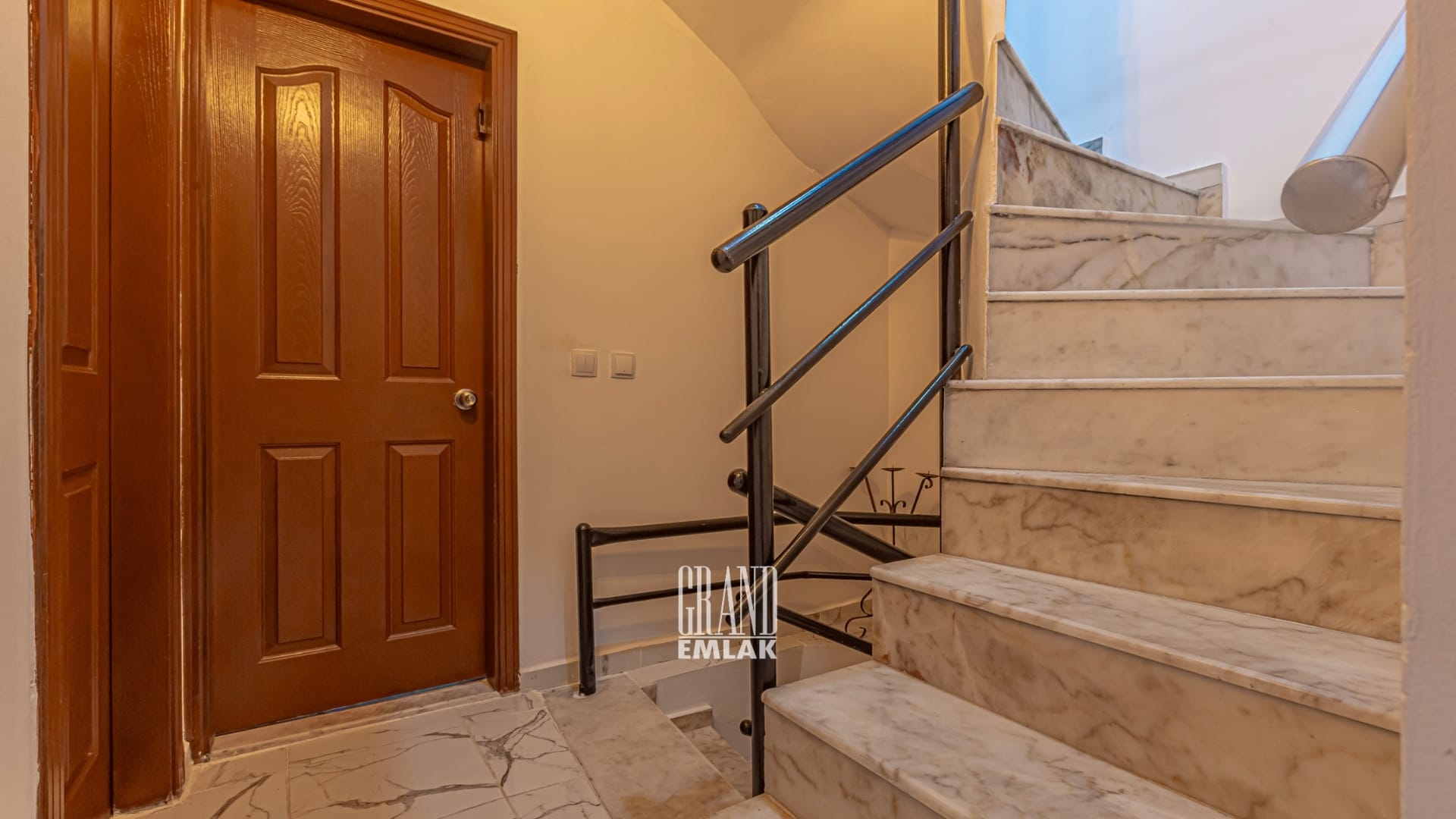 Kadriye’de Site İçerisinde Müstakil Havuzlu 4+1 Satılık Villa (7)