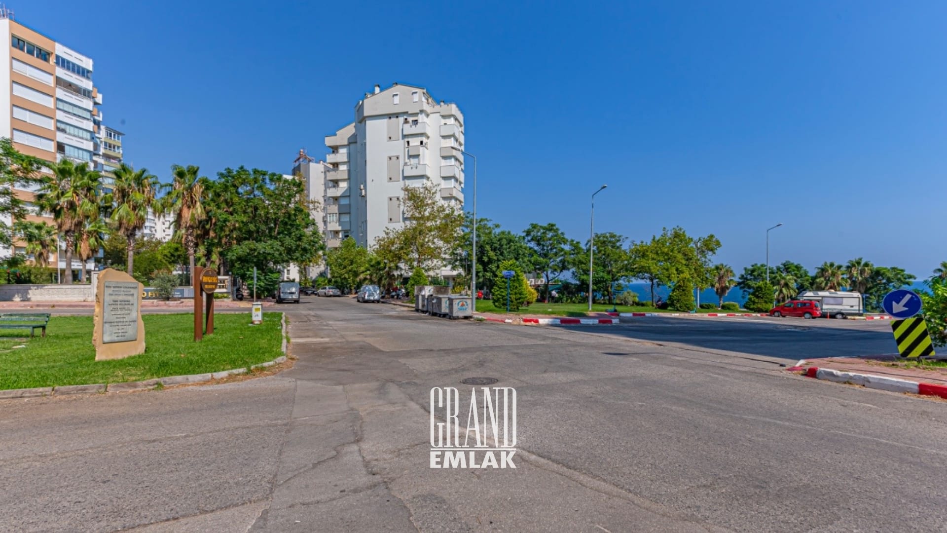 Antalya Barınaklar’da, Deniz Manzaralı 100 M2 Satılık Dükkan (12)