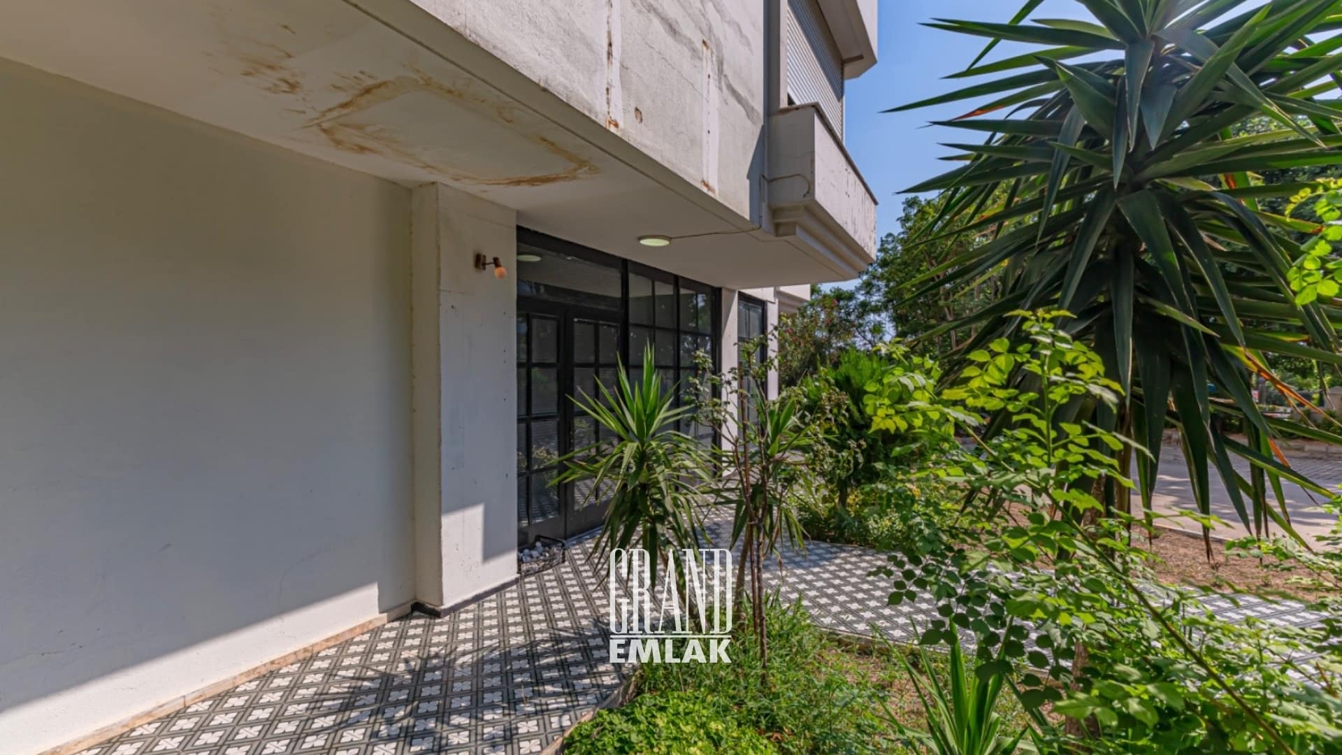 Antalya Barınaklar’da, Deniz Manzaralı 100 M2 Satılık Dükkan (14)