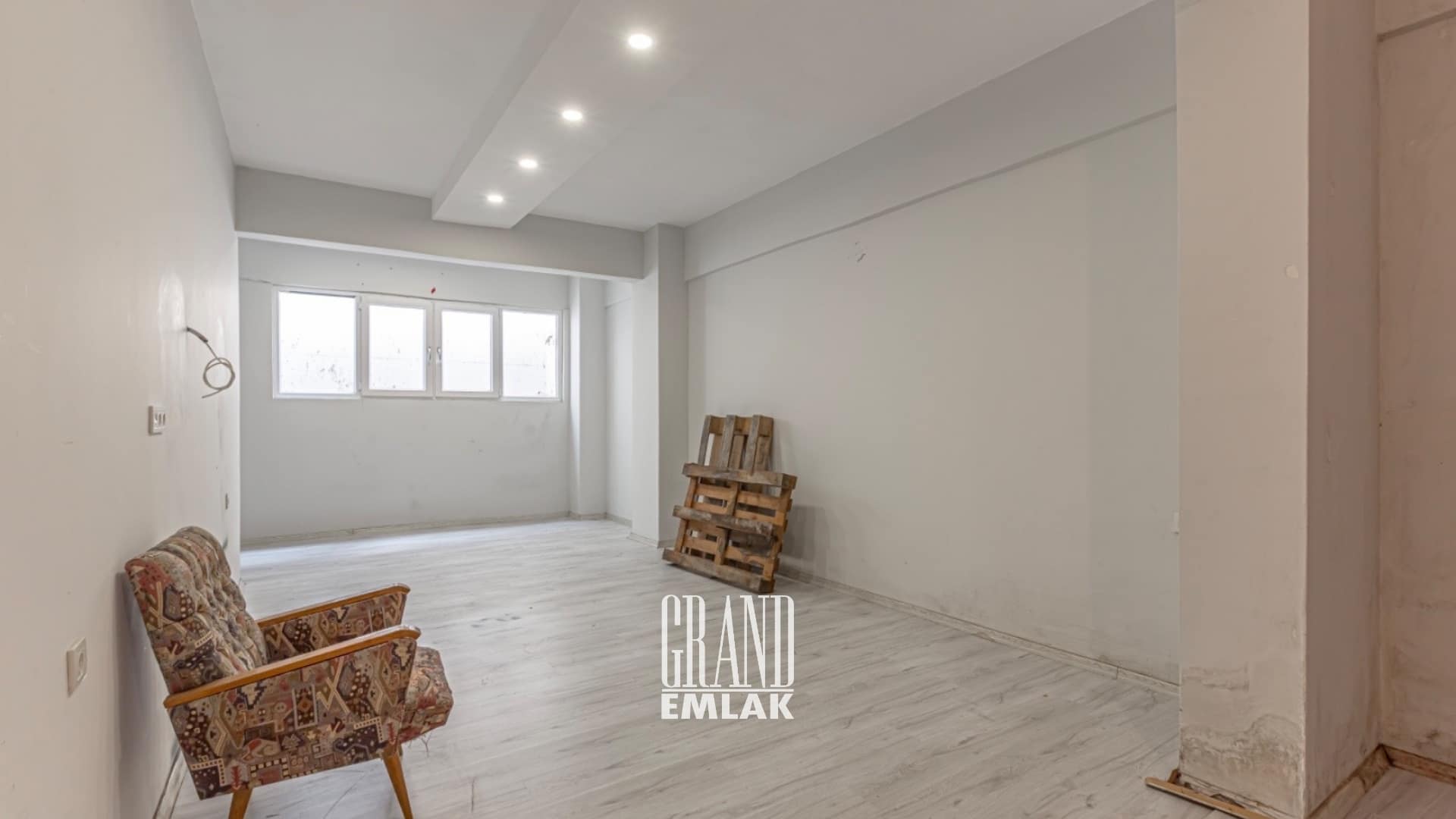 Antalya Barınaklar’da, Deniz Manzaralı 100 M2 Satılık Dükkan (16)