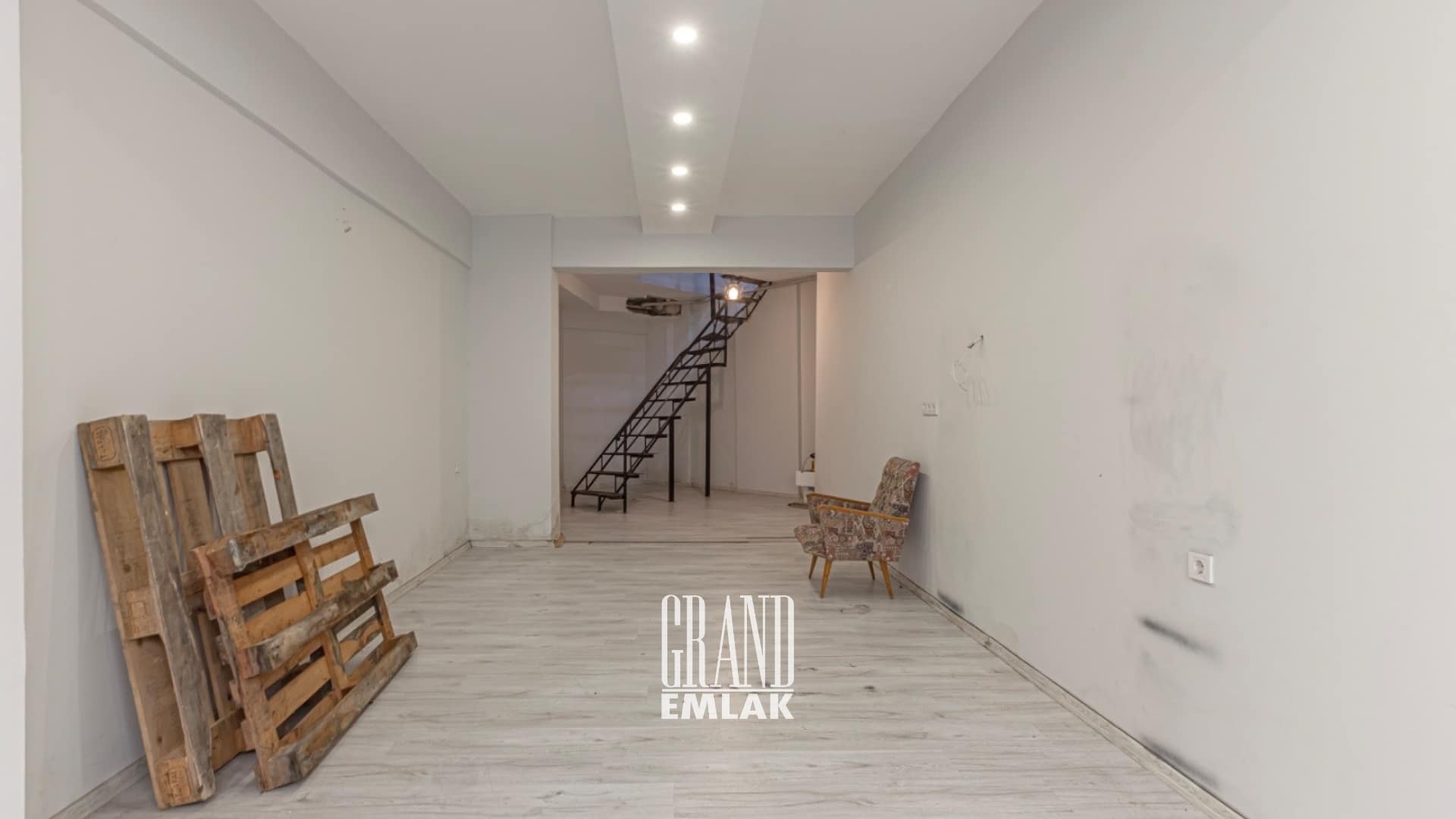 Antalya Barınaklar’da, Deniz Manzaralı 100 M2 Satılık Dükkan (19)