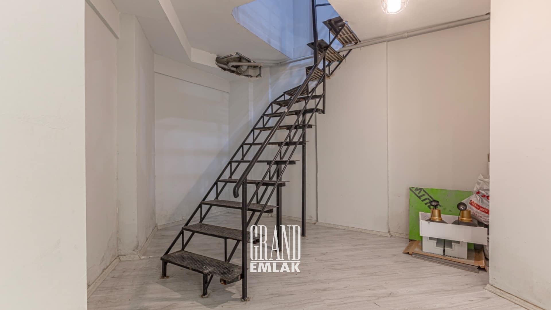 Antalya Barınaklar’da, Deniz Manzaralı 100 M2 Satılık Dükkan (20)