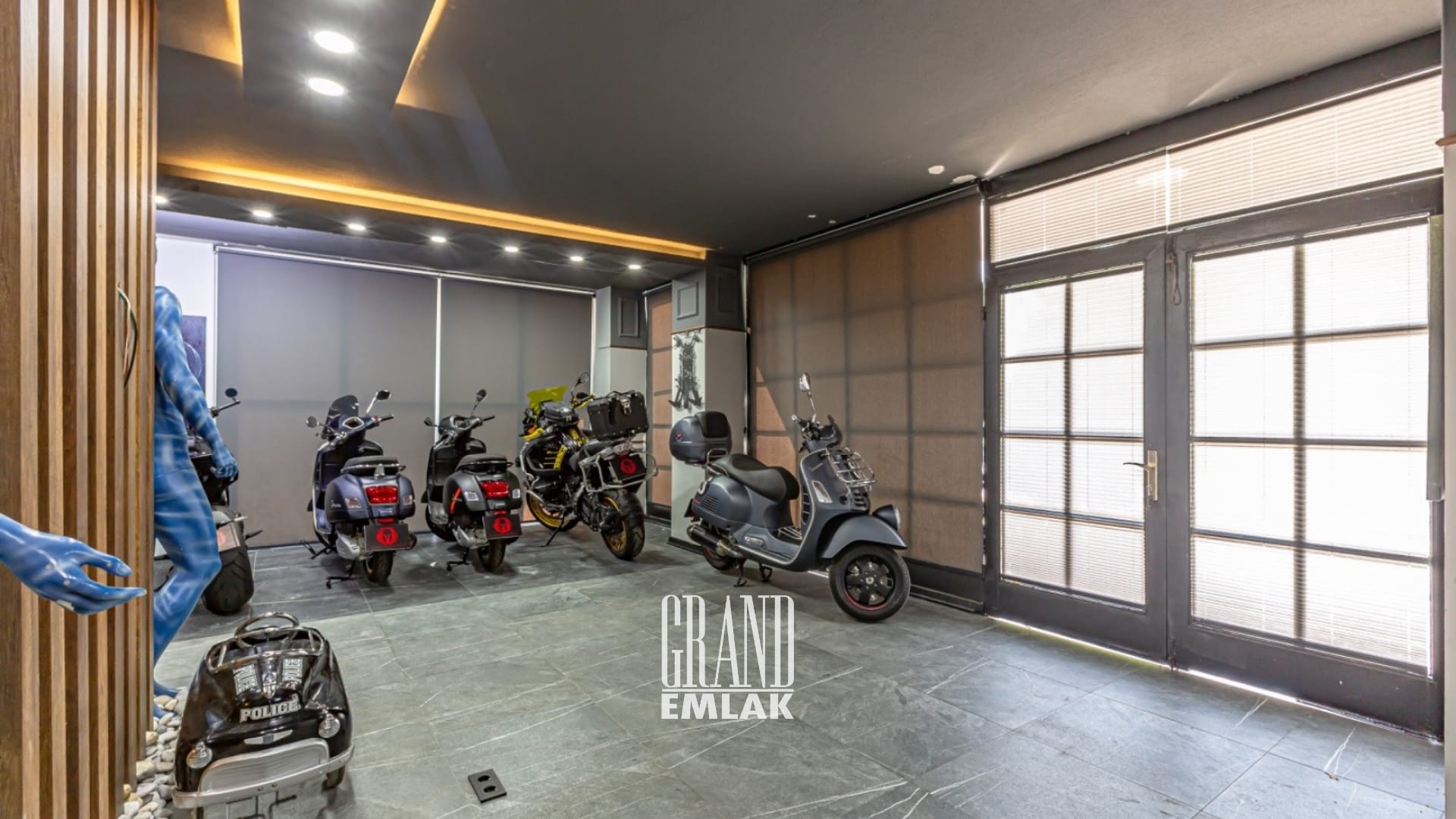 Antalya Barınaklar’da, Deniz Manzaralı 100 M2 Satılık Dükkan (34)