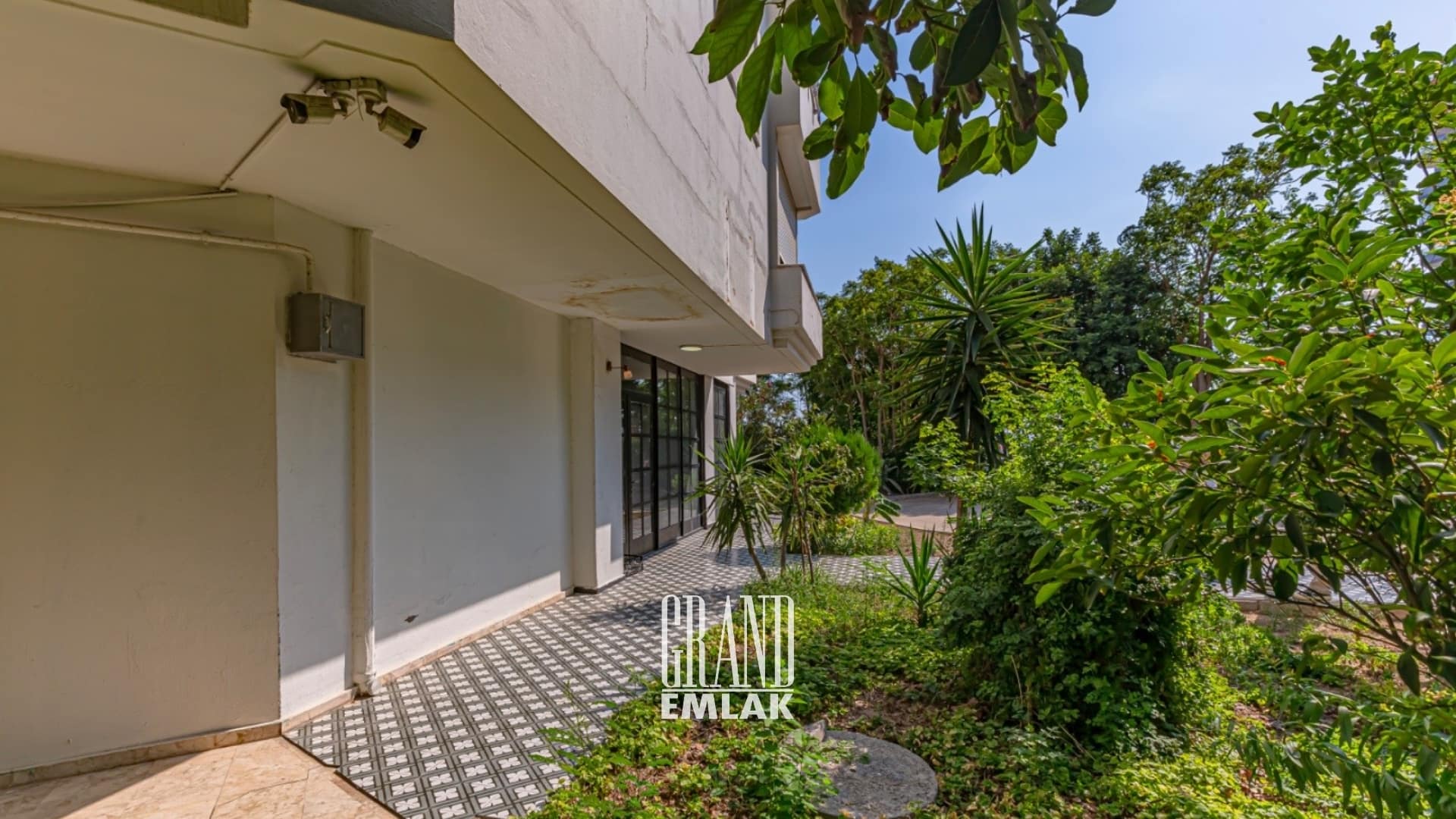 Antalya Barınaklar’da, Deniz Manzaralı 100 M2 Satılık Dükkan (4)