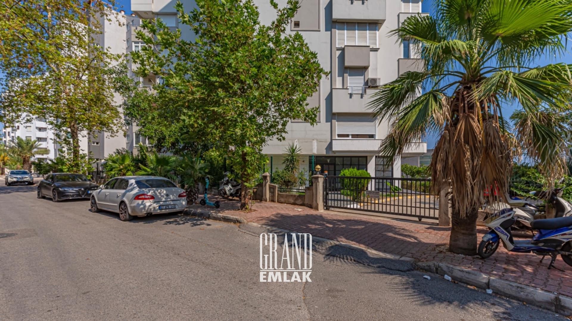 Antalya Barınaklar’da, Deniz Manzaralı 100 M2 Satılık Dükkan (5)