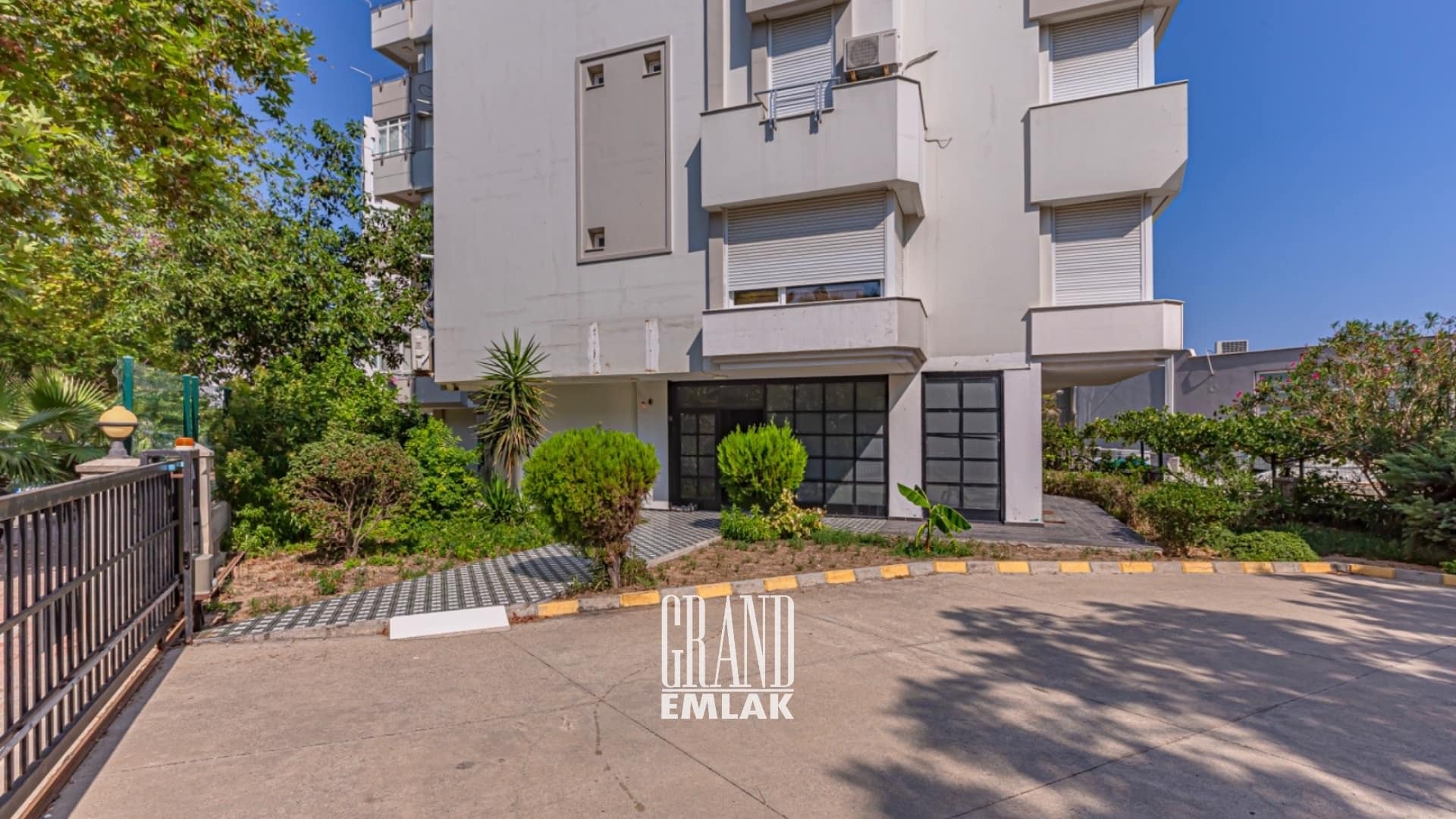 Antalya Barınaklar’da, Deniz Manzaralı 100 M2 Satılık Dükkan (6)