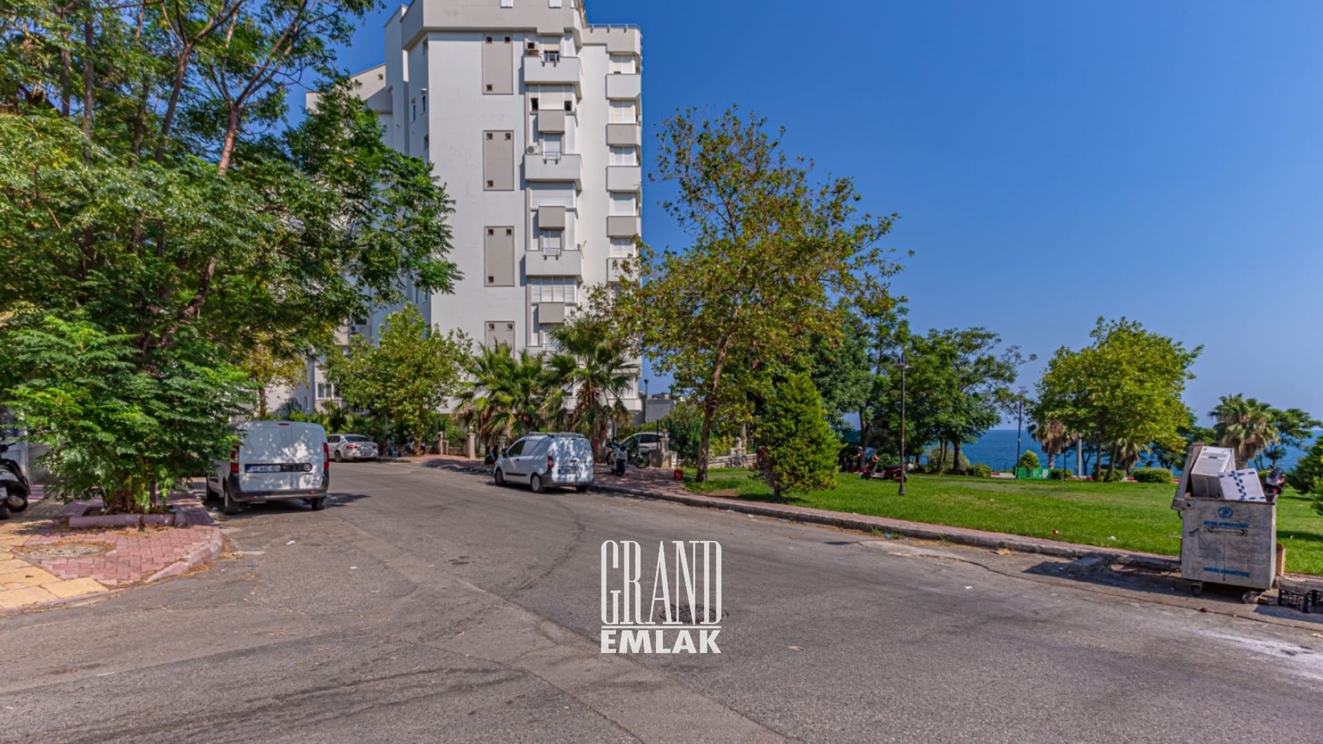 Antalya Barınaklar’da, Deniz Manzaralı 100 M2 Satılık Dükkan (9)