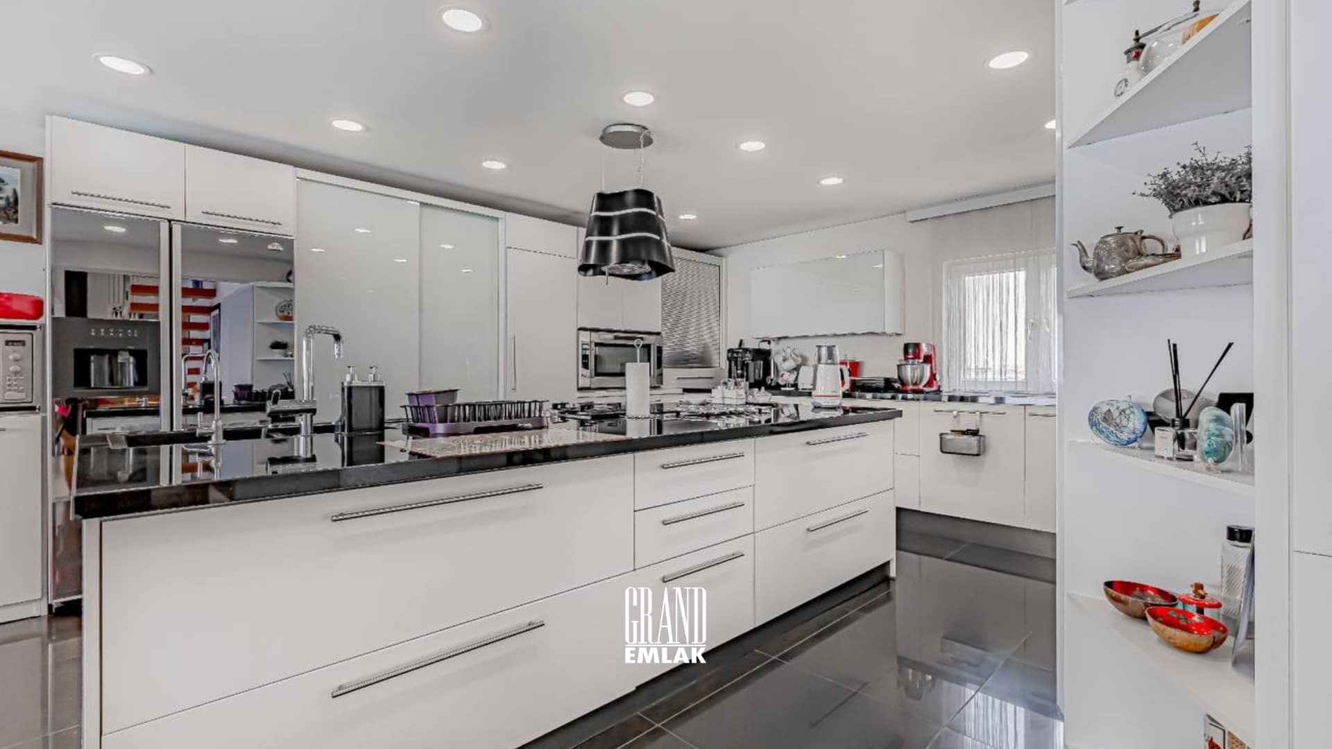 Lara Yeşilbahçe’de Denize Sıfır Lüks 3+1 Satılık Dubleks Daire (faruk kadam) (13)