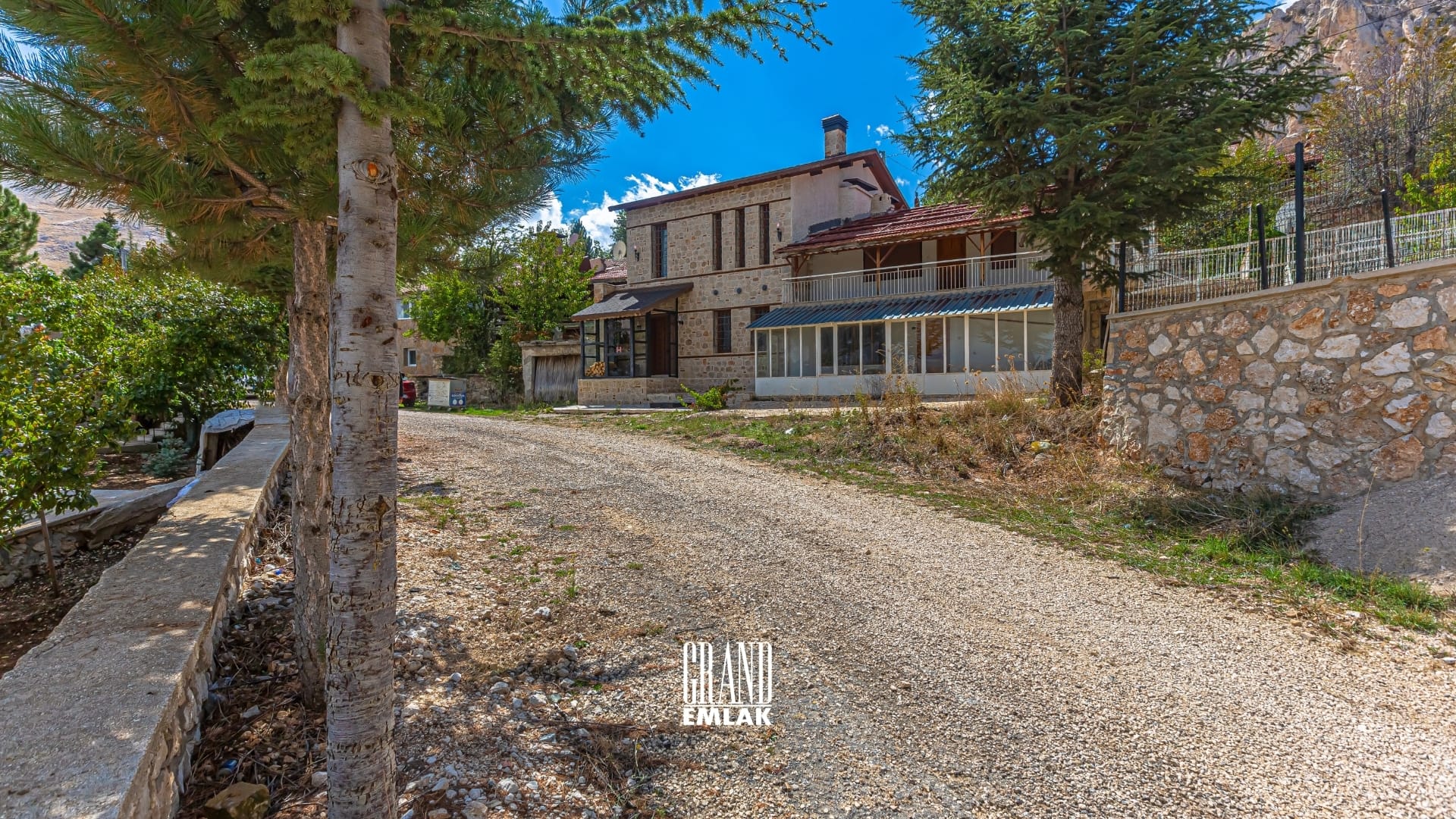 Antalya Saklıkent’te Satılık Emsalsiz Ultra Lüks Dağ Evi (1)