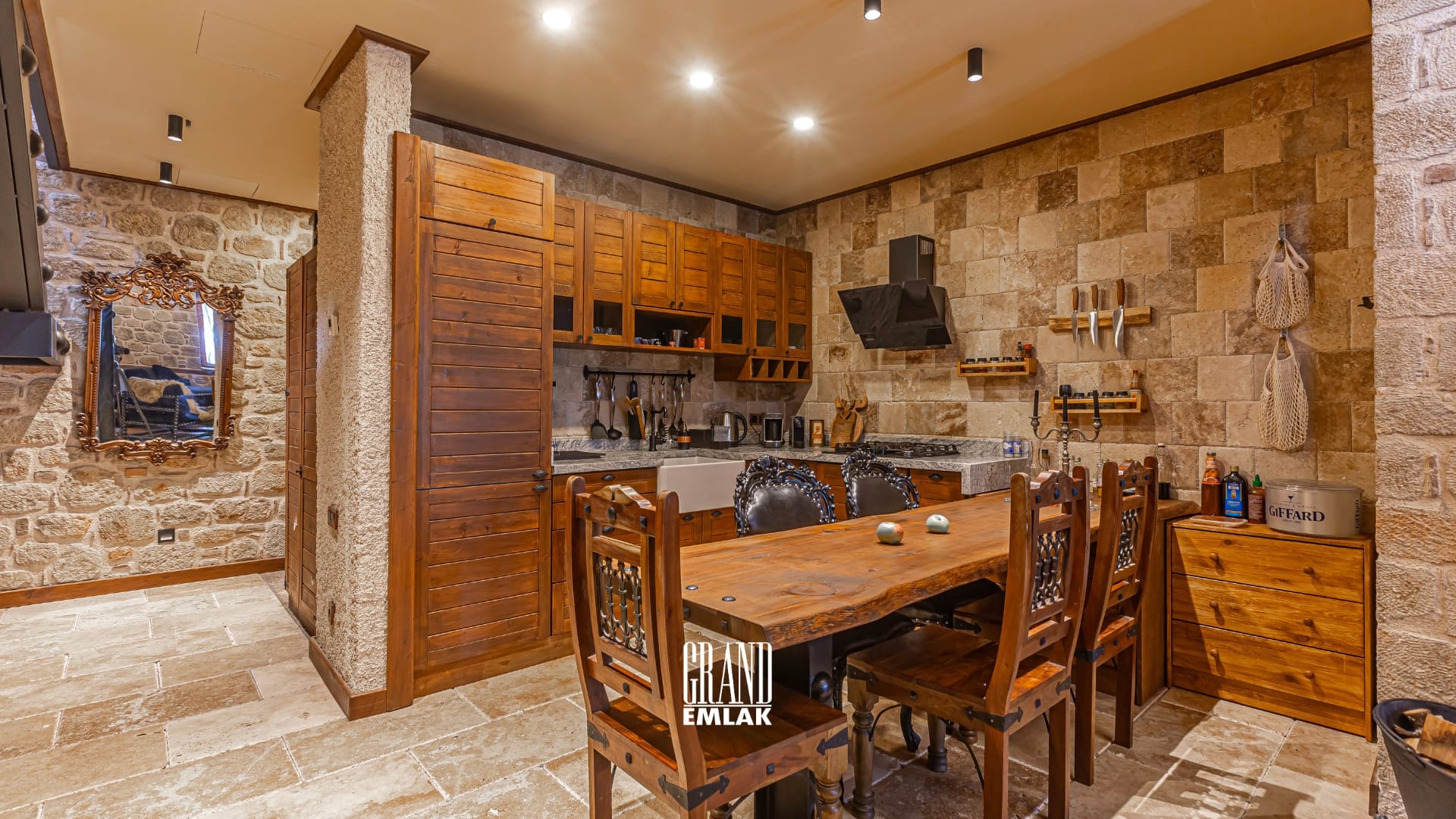 Antalya Saklıkent’te Satılık Emsalsiz Ultra Lüks Dağ Evi (29)