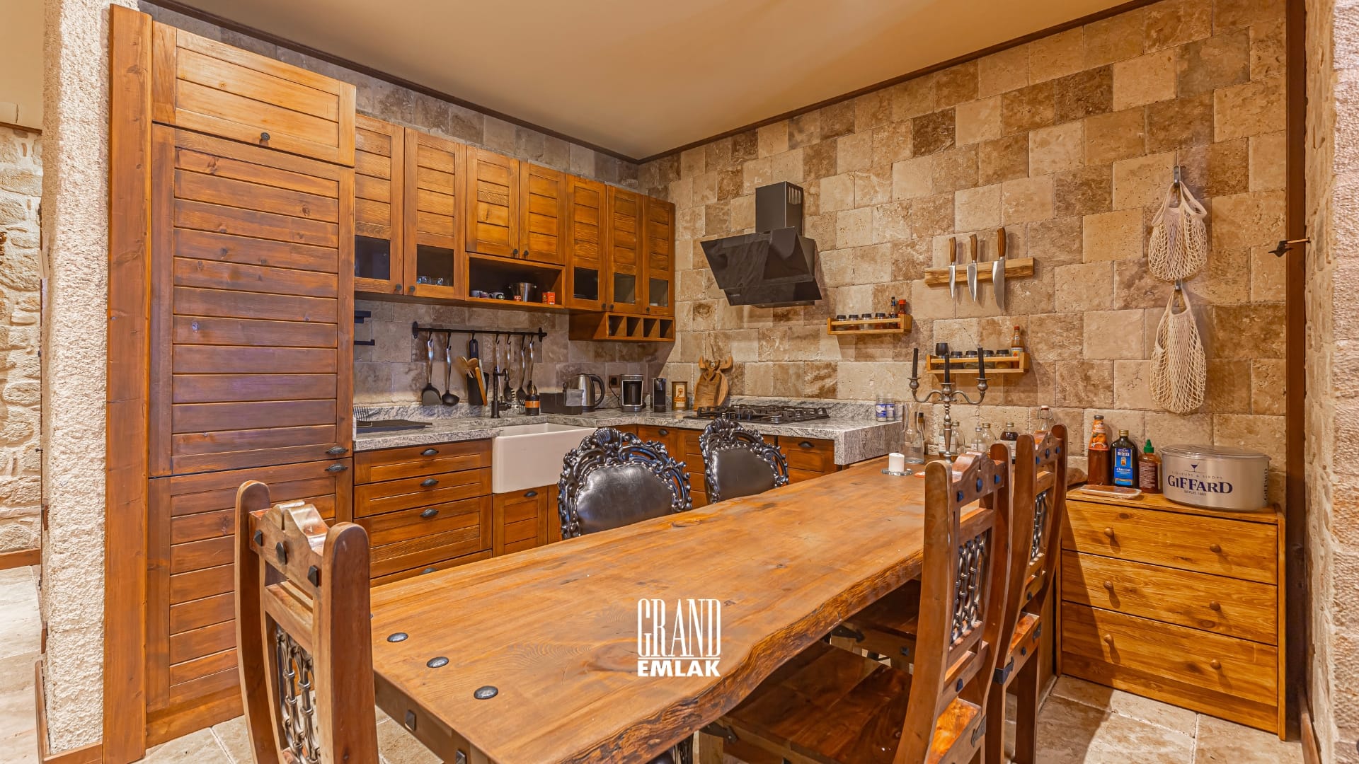 Antalya Saklıkent’te Satılık Emsalsiz Ultra Lüks Dağ Evi (32)