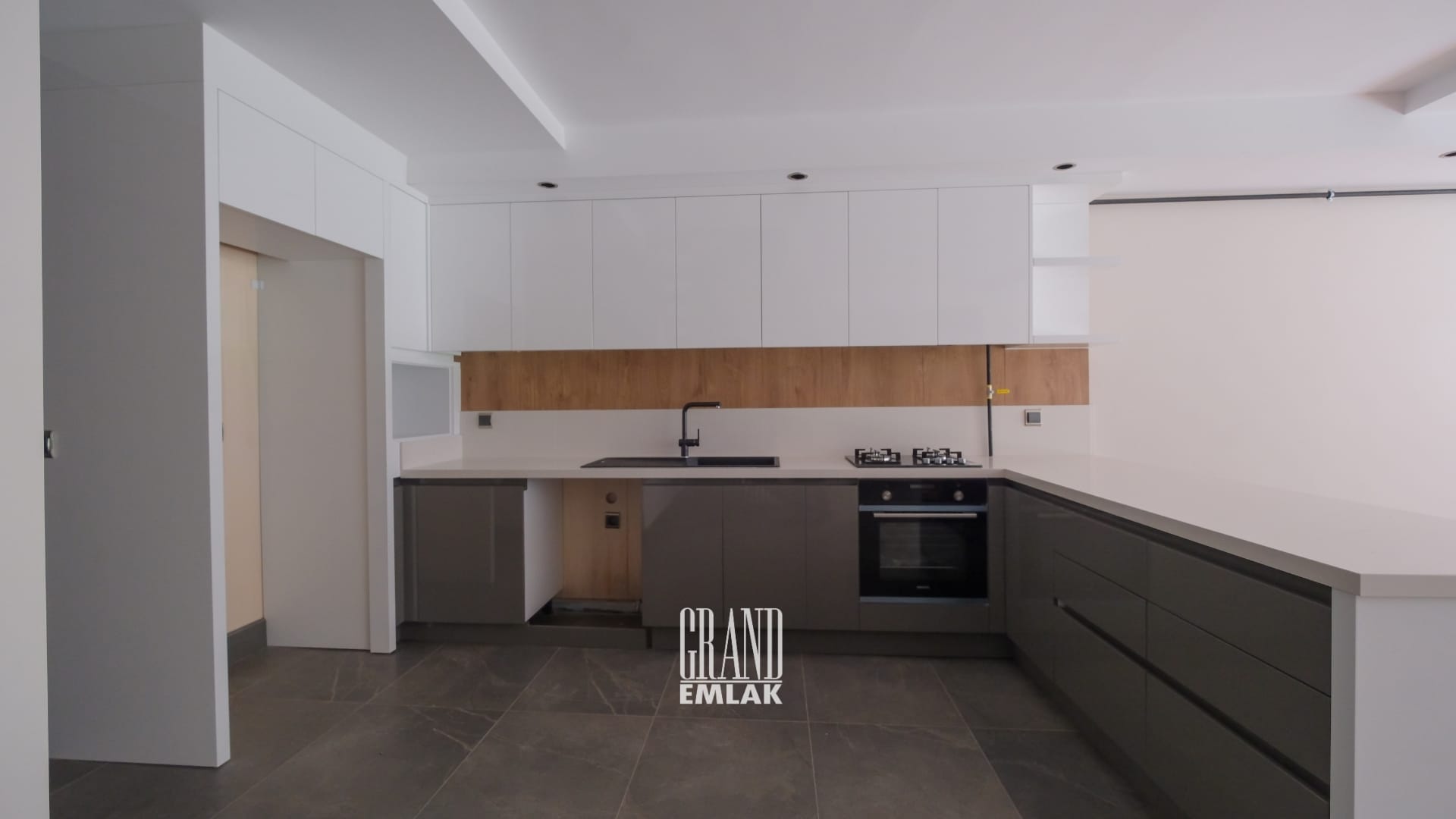 Gürsu’da Denize 350 Metre Uzaklıkta Villa Tadında Bahçeli 4+1 Satılık Dubleks Daire (25)