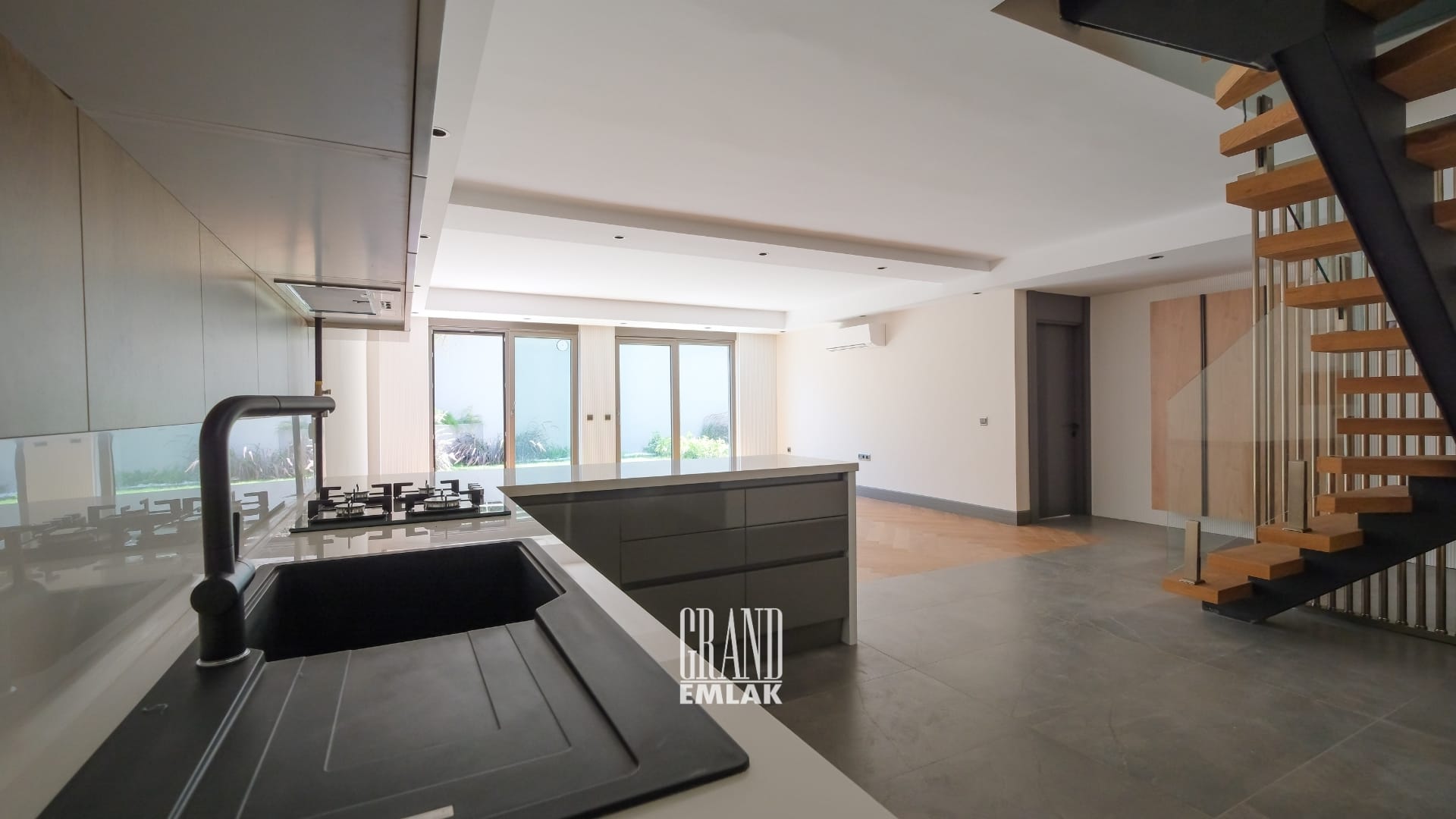 Gürsu’da Denize 350 Metre Uzaklıkta Villa Tadında Bahçeli 4+1 Satılık Dubleks Daire (26)
