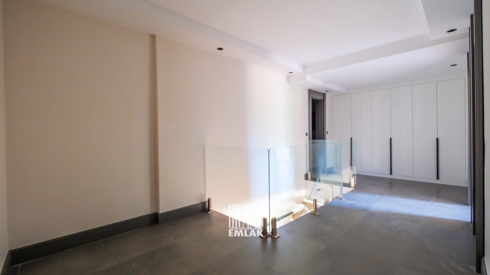 Gürsu’da Denize 350 Metre Uzaklıkta Villa Tadında Bahçeli 4+1 Satılık Dubleks Daire (49)