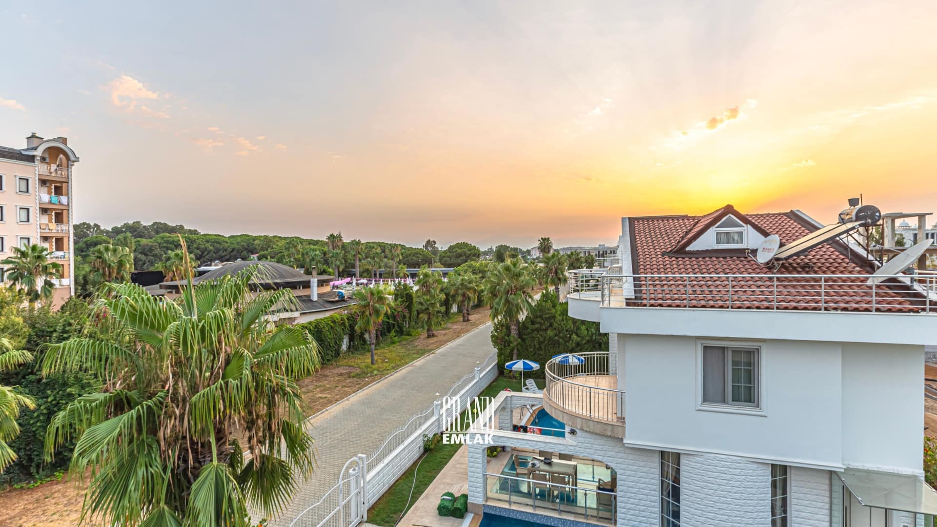 Kadriye’de Müstakil Havuzlu 4+1 Kiralık Villa (29)