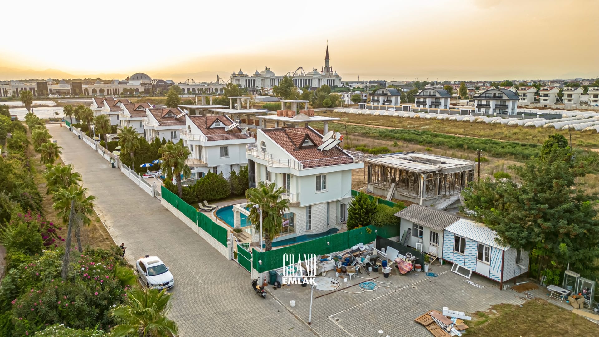 Kadriye’de Müstakil Havuzlu 4+1 Kiralık Villa (31)