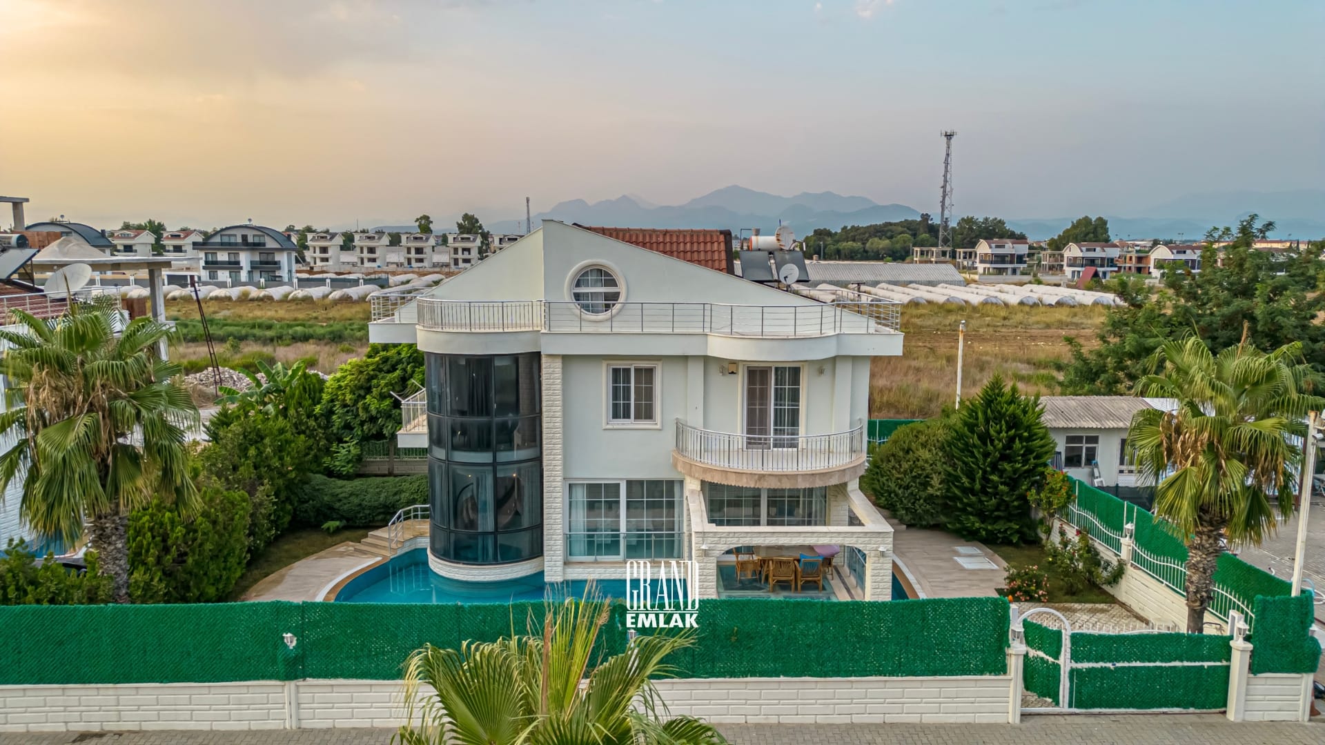 Kadriye’de Müstakil Havuzlu 4+1 Kiralık Villa (41)