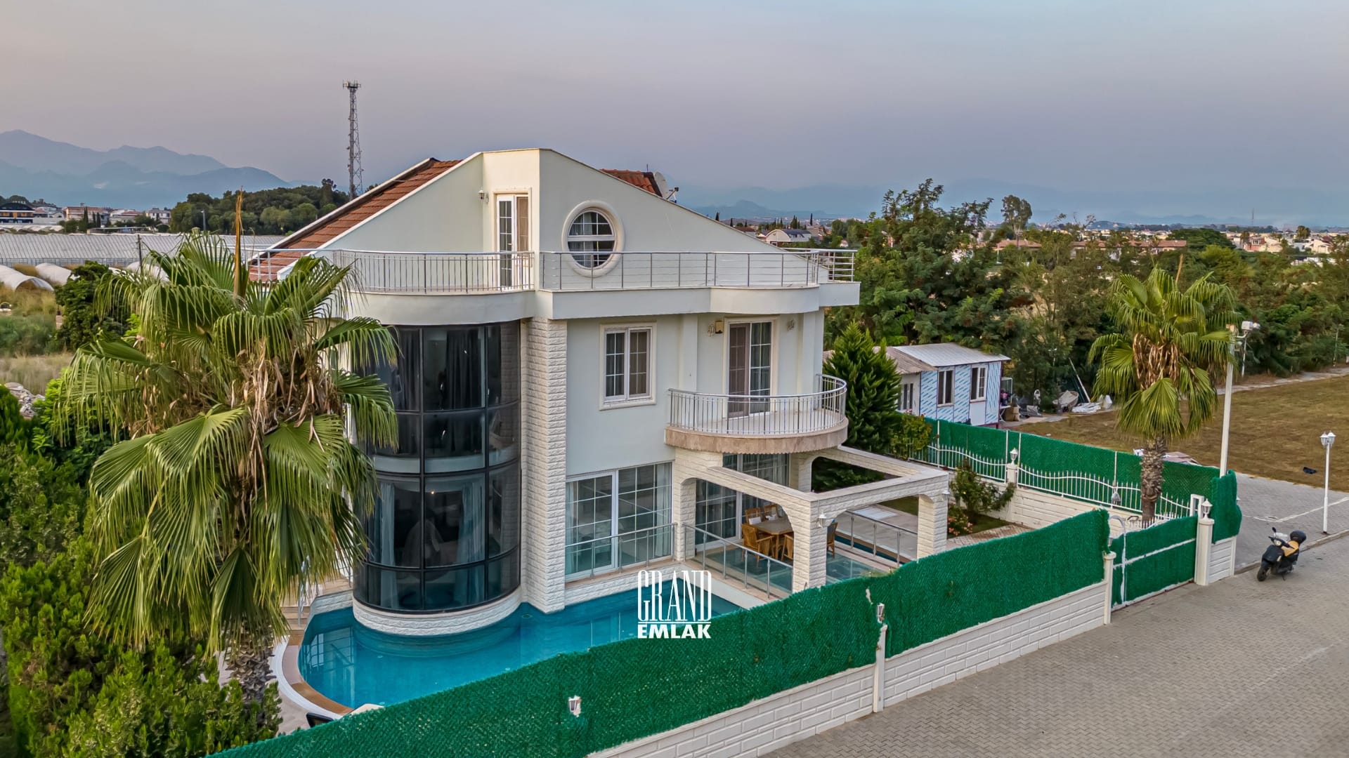 Kadriye’de Müstakil Havuzlu 4+1 Kiralık Villa (42)