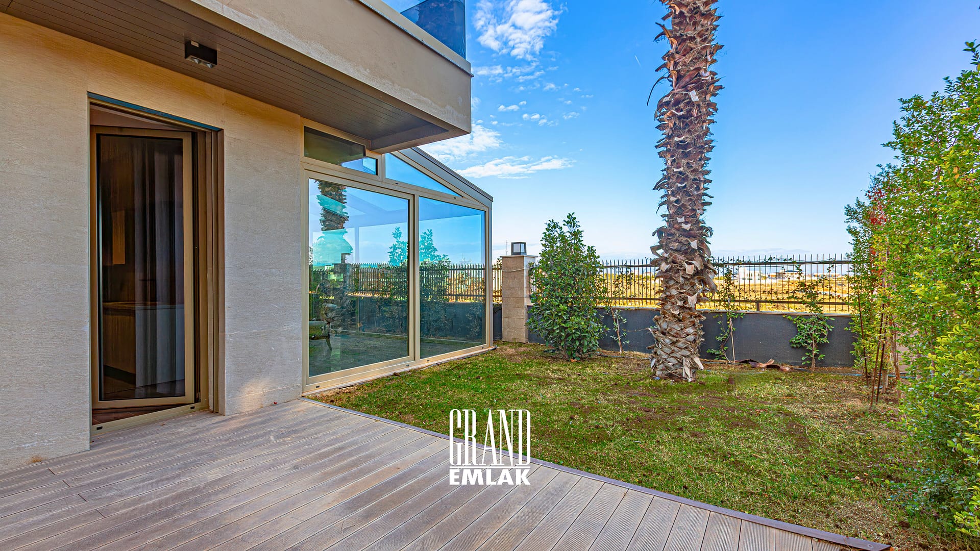 Antalya Kemerağzı’nda, Lüks Site İçinde Özel Havuzlu ve Asansörlü 5+2 Satılık Villa (10)