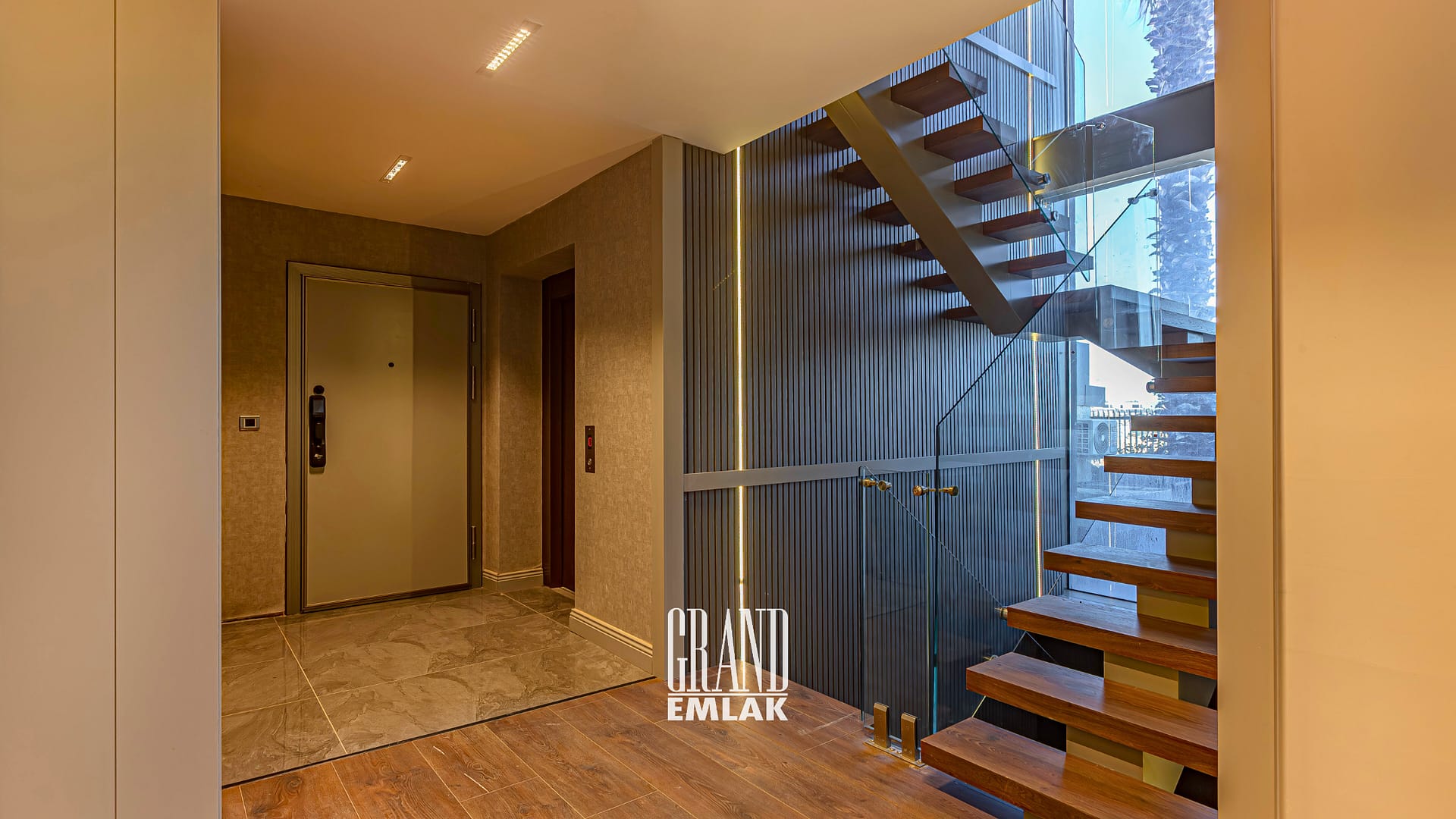 Antalya Kemerağzı’nda, Lüks Site İçinde Özel Havuzlu ve Asansörlü 5+2 Satılık Villa (29)
